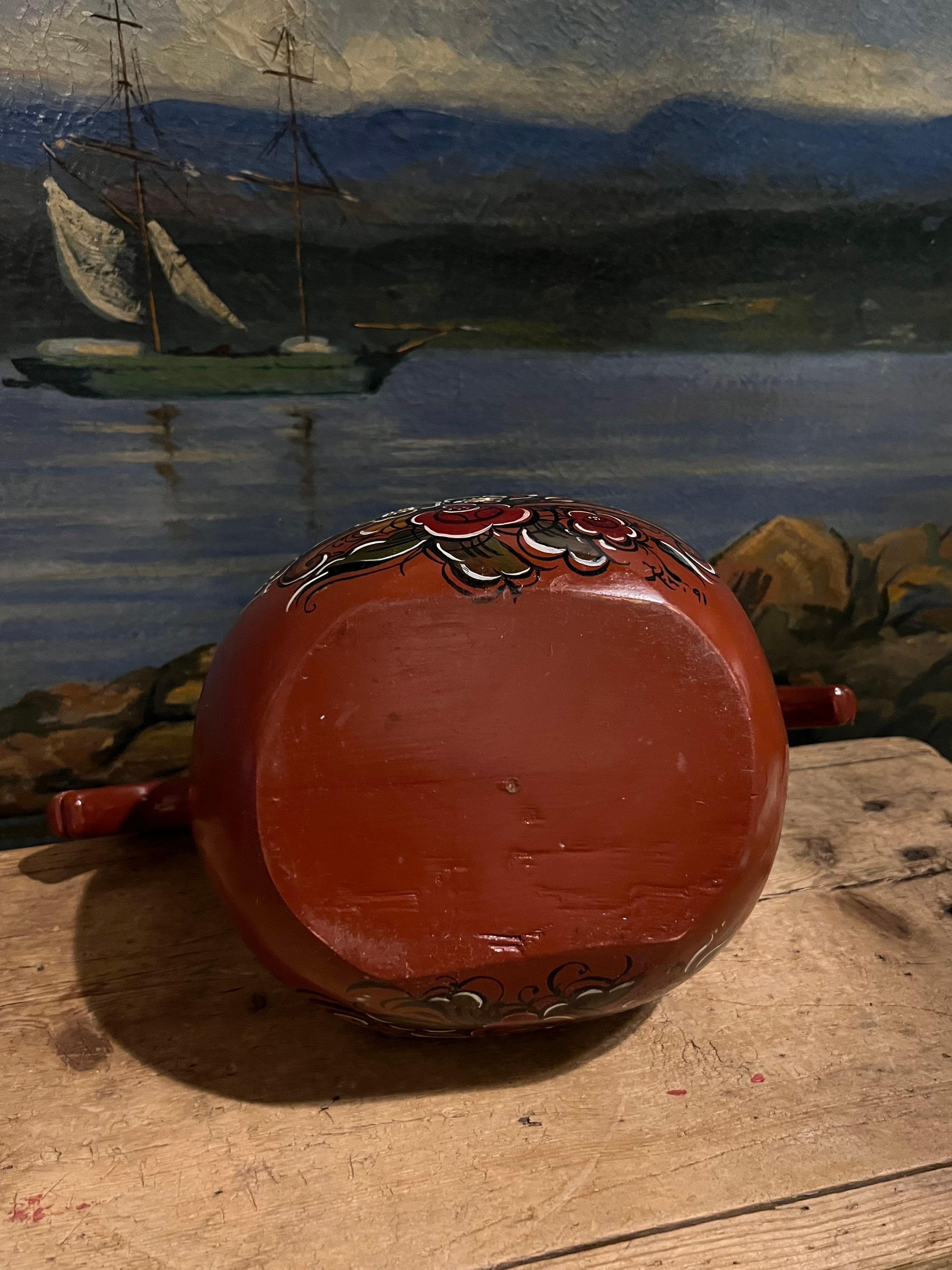Bol à bière norvégien Rosemaling (Kjenge) - Art populaire peint à la main, 1991 en vente 2