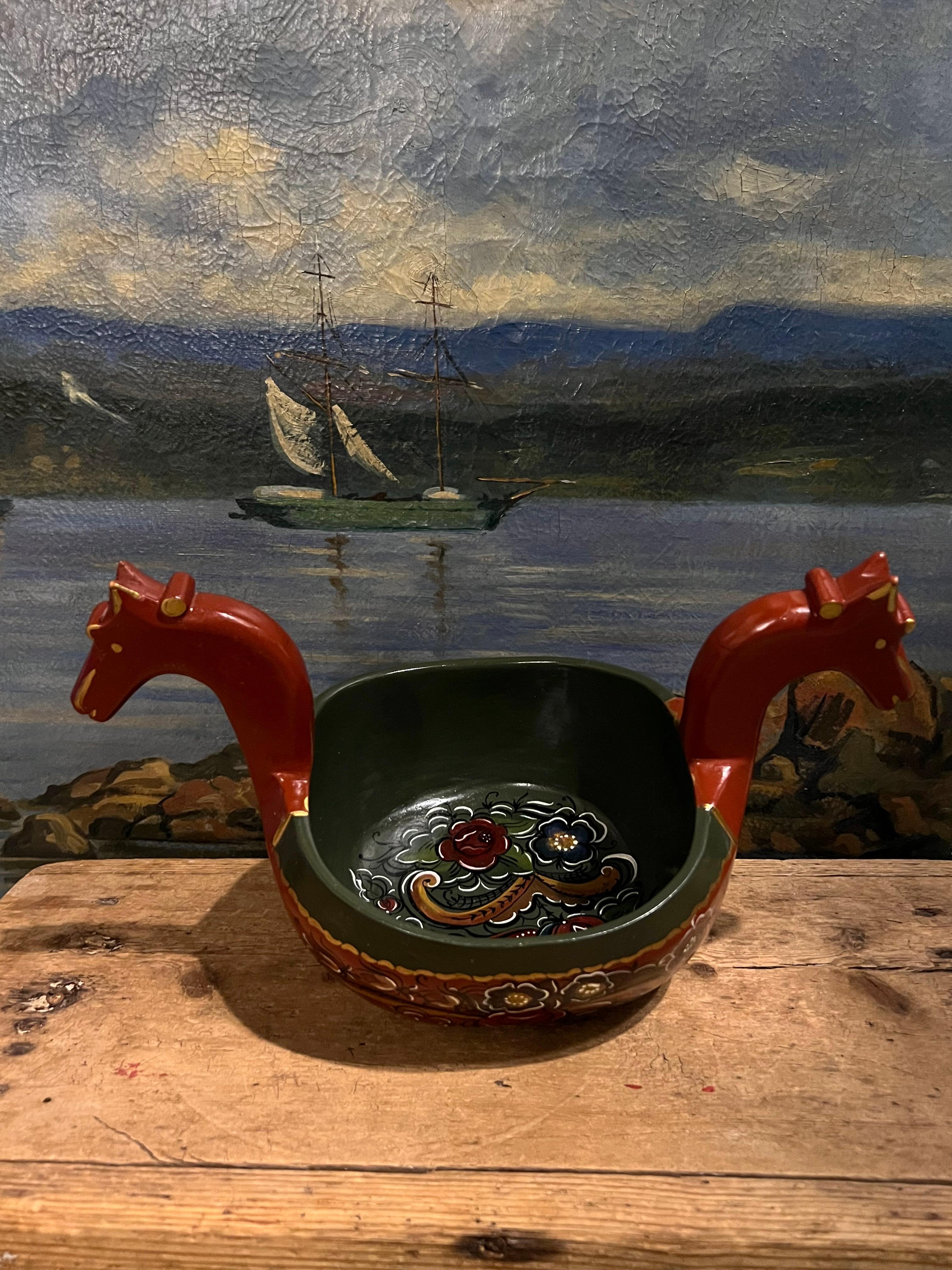 Norvégien Bol à bière norvégien Rosemaling (Kjenge) - Art populaire peint à la main, 1991 en vente