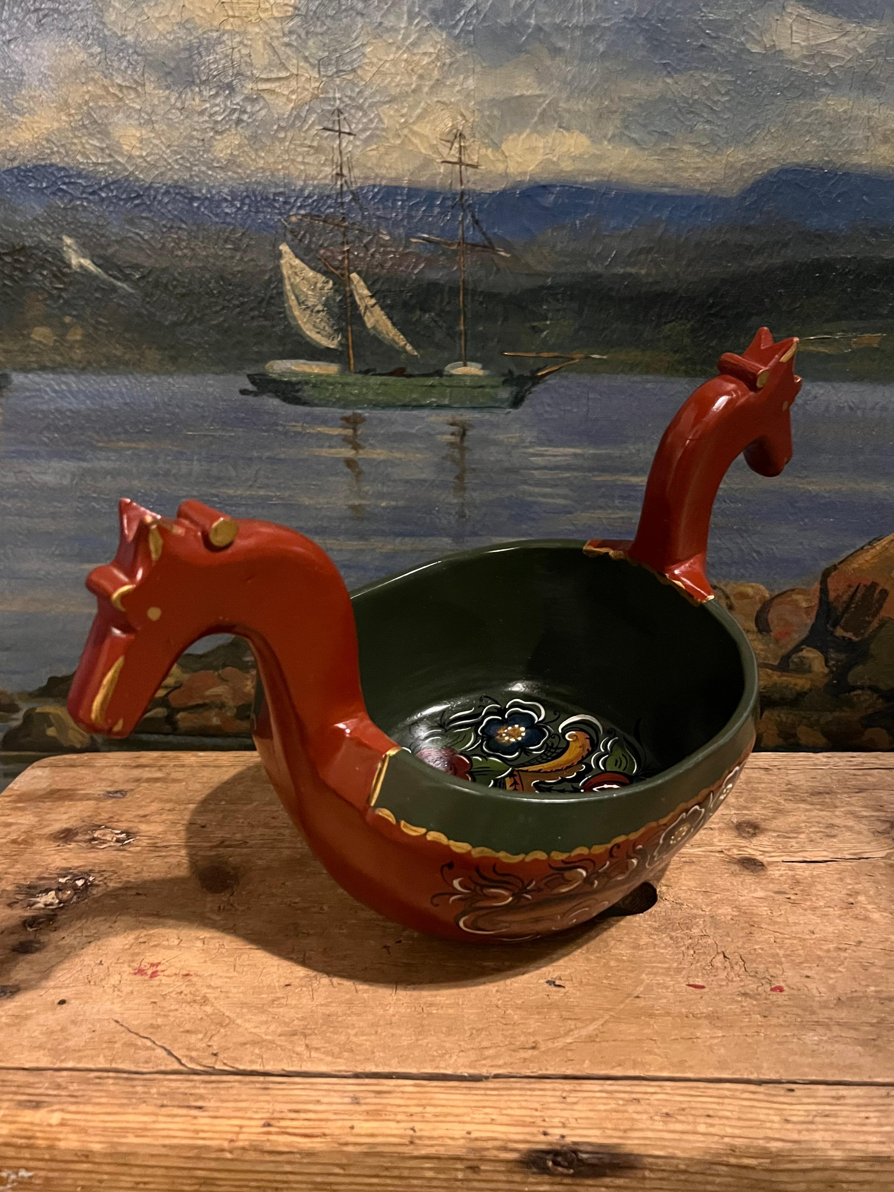 Fait main Bol à bière norvégien Rosemaling (Kjenge) - Art populaire peint à la main, 1991 en vente