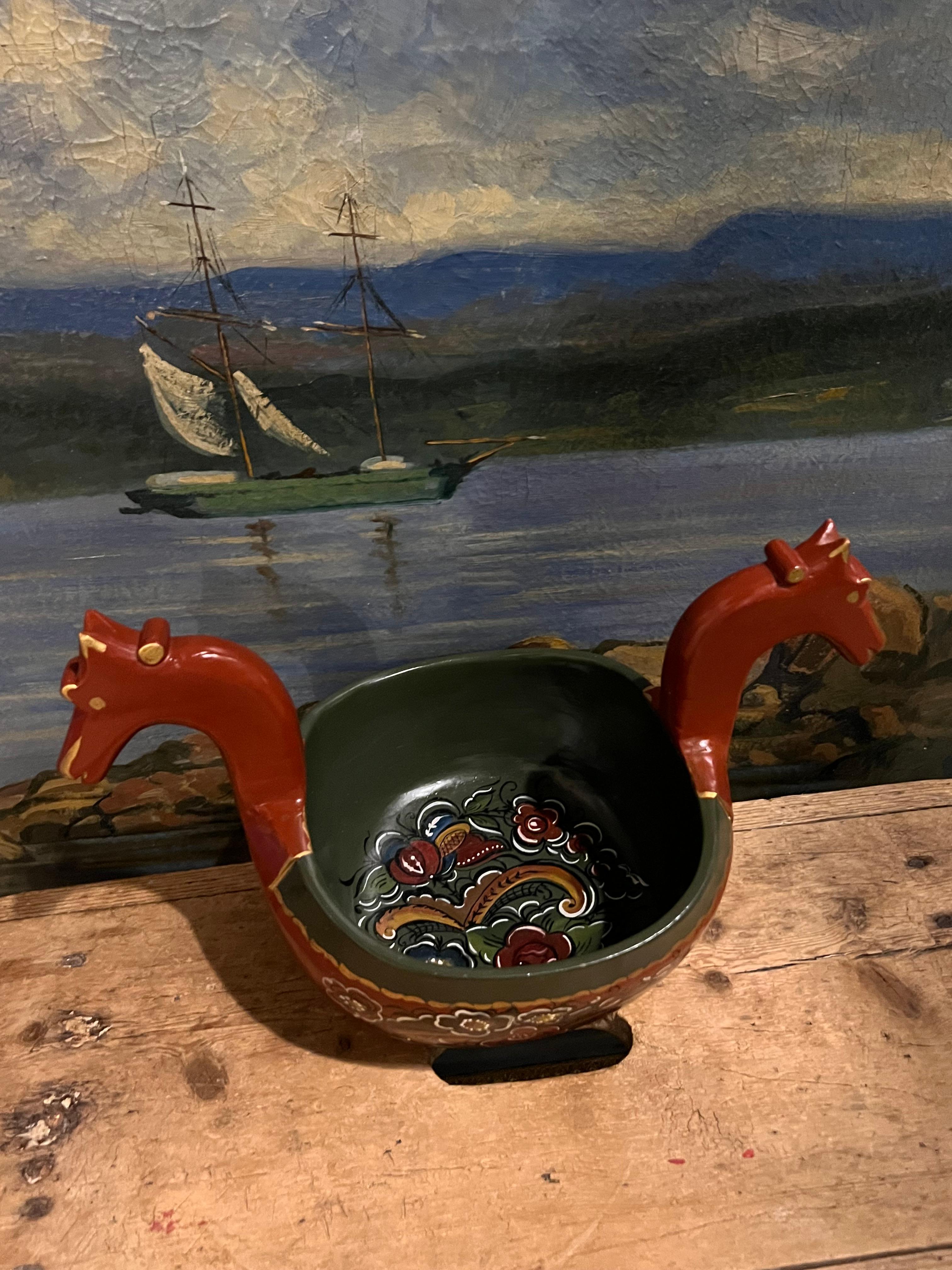 Bois Bol à bière norvégien Rosemaling (Kjenge) - Art populaire peint à la main, 1991 en vente