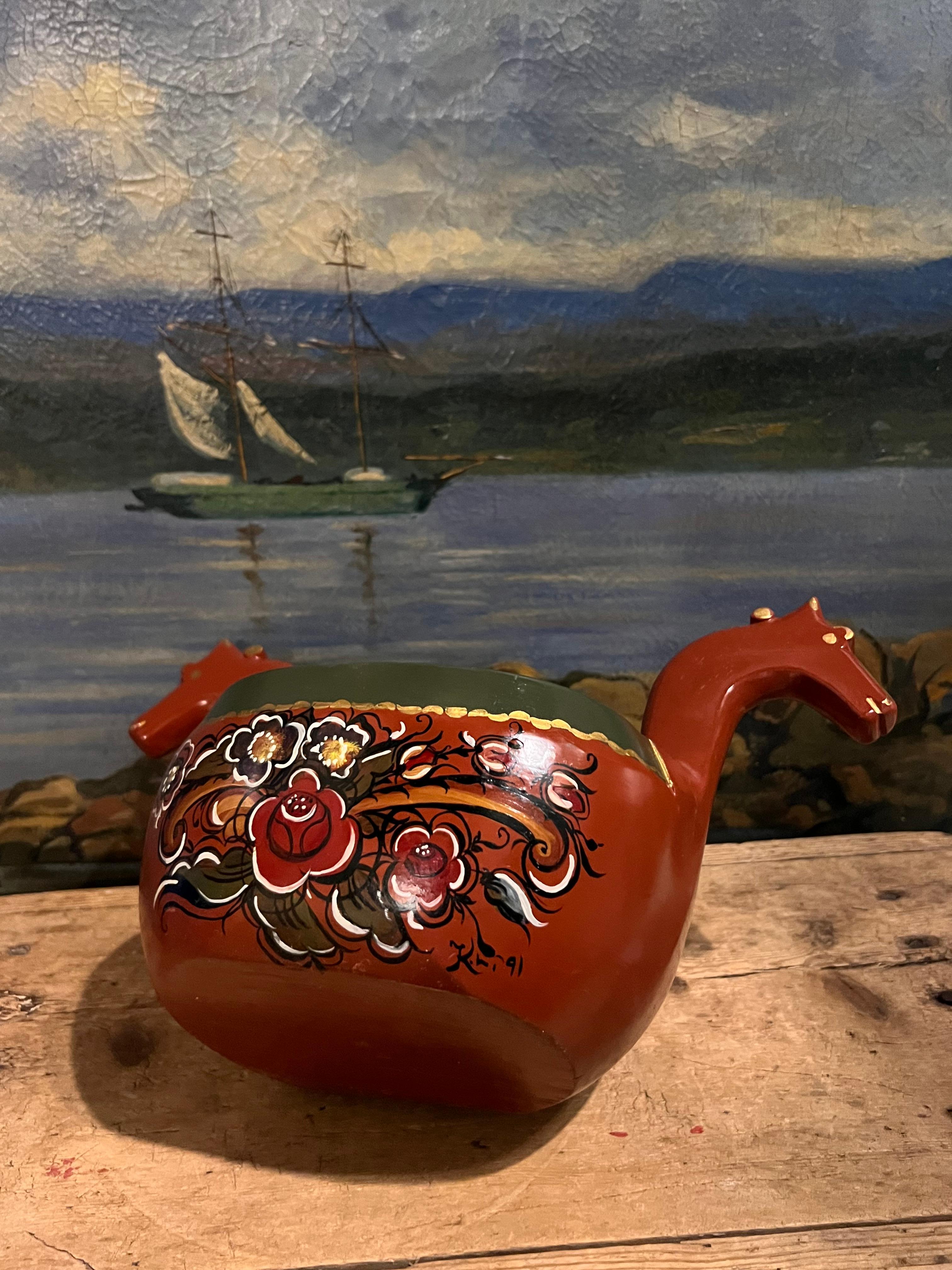 Bol à bière norvégien Rosemaling (Kjenge) - Art populaire peint à la main, 1991 en vente 1
