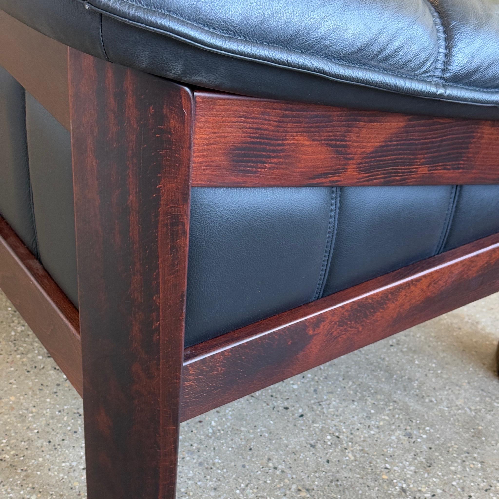 Norwegian Rosewood Black Leather Sofa by Ekornes In Good Condition In Chicago, IL