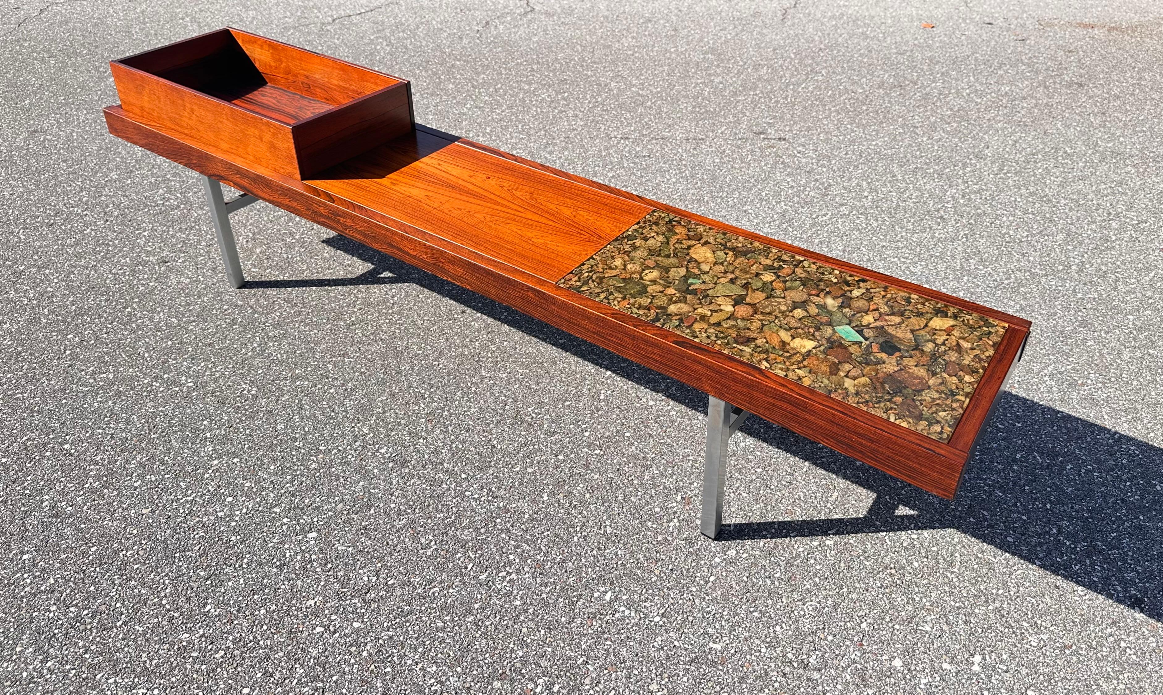 Mid-Century Modern Table de jardinière norvégienne en résine de bois de rose moderne du milieu du siècle dernier en vente