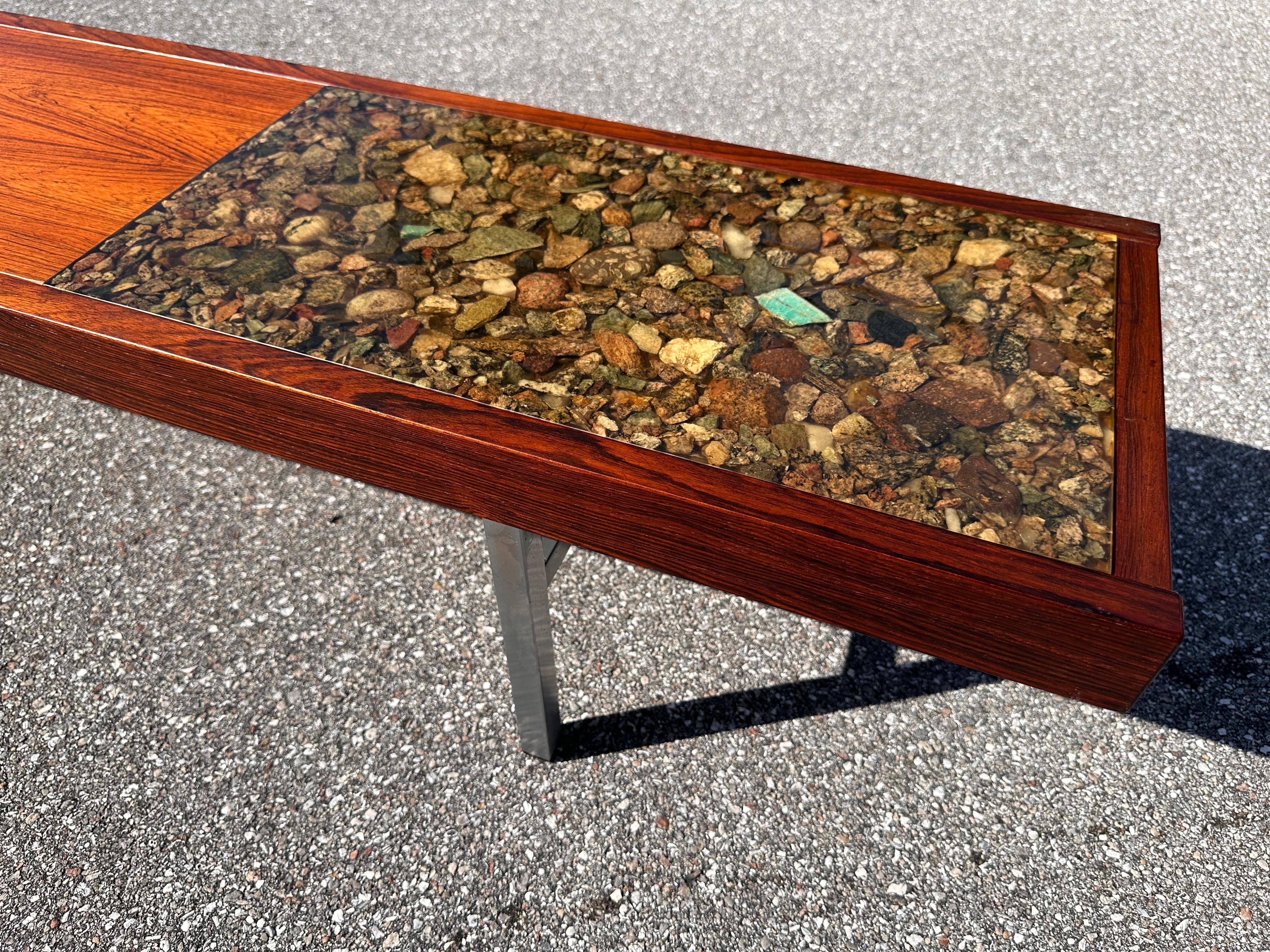 Norvégien Table de jardinière norvégienne en résine de bois de rose moderne du milieu du siècle dernier en vente