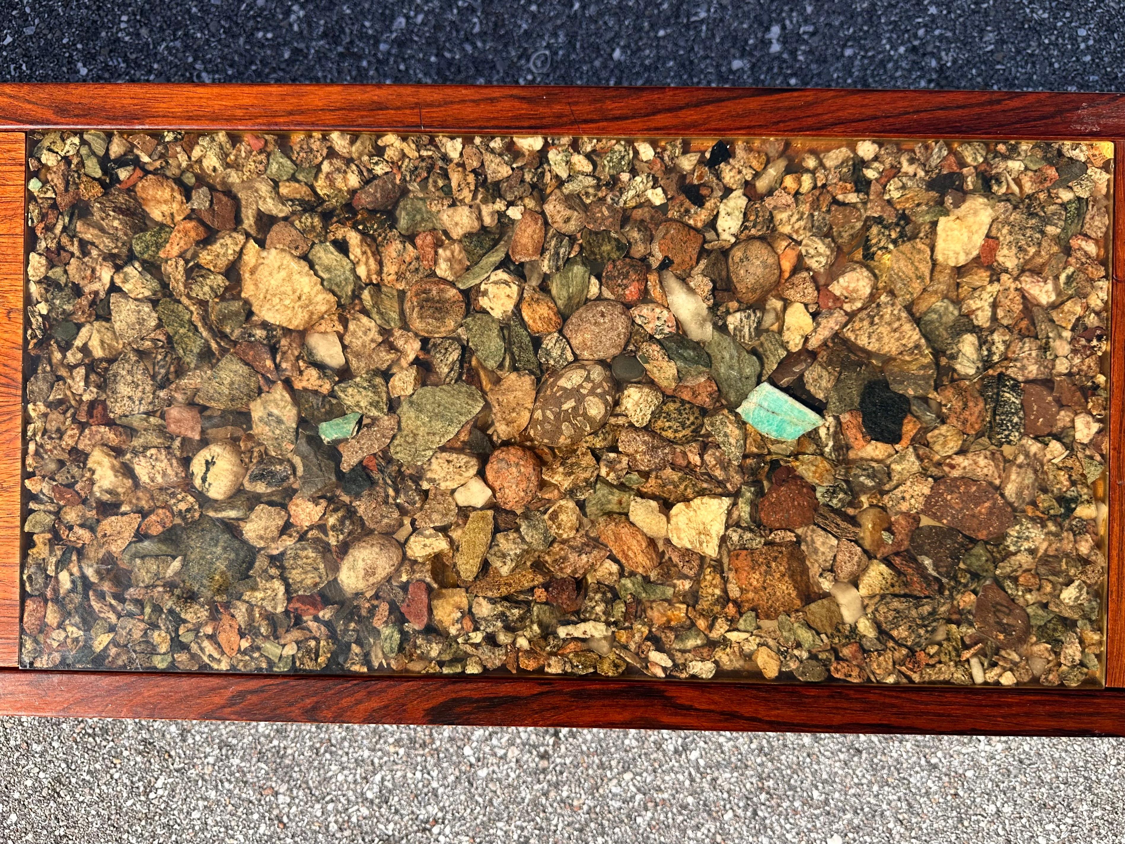 Table de jardinière norvégienne en résine de bois de rose moderne du milieu du siècle dernier Bon état - En vente à Lake Worth, FL