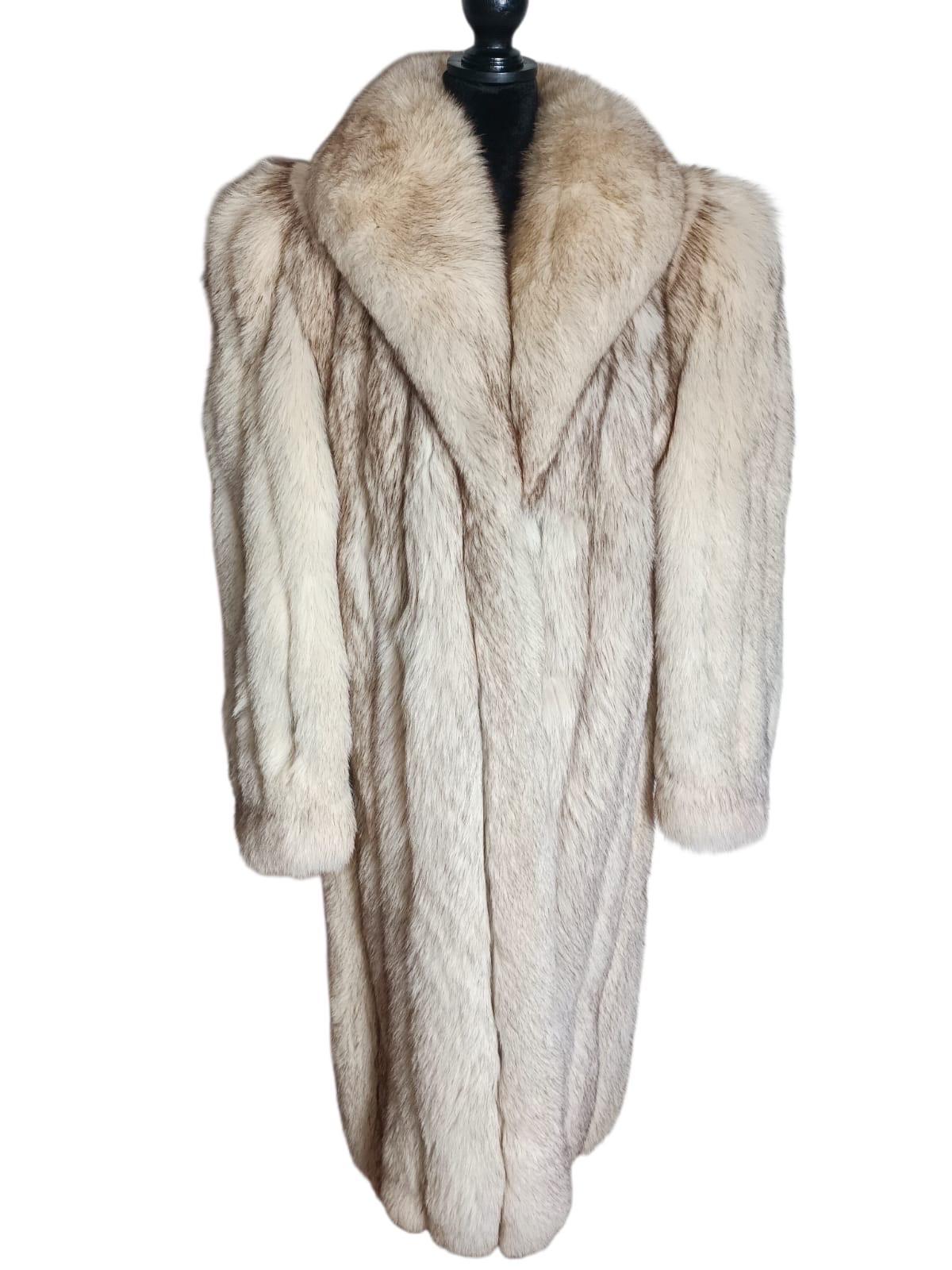 Cappotto in pelliccia di volpe norvegese Saga Fox taglia 8 M. in vendita 5