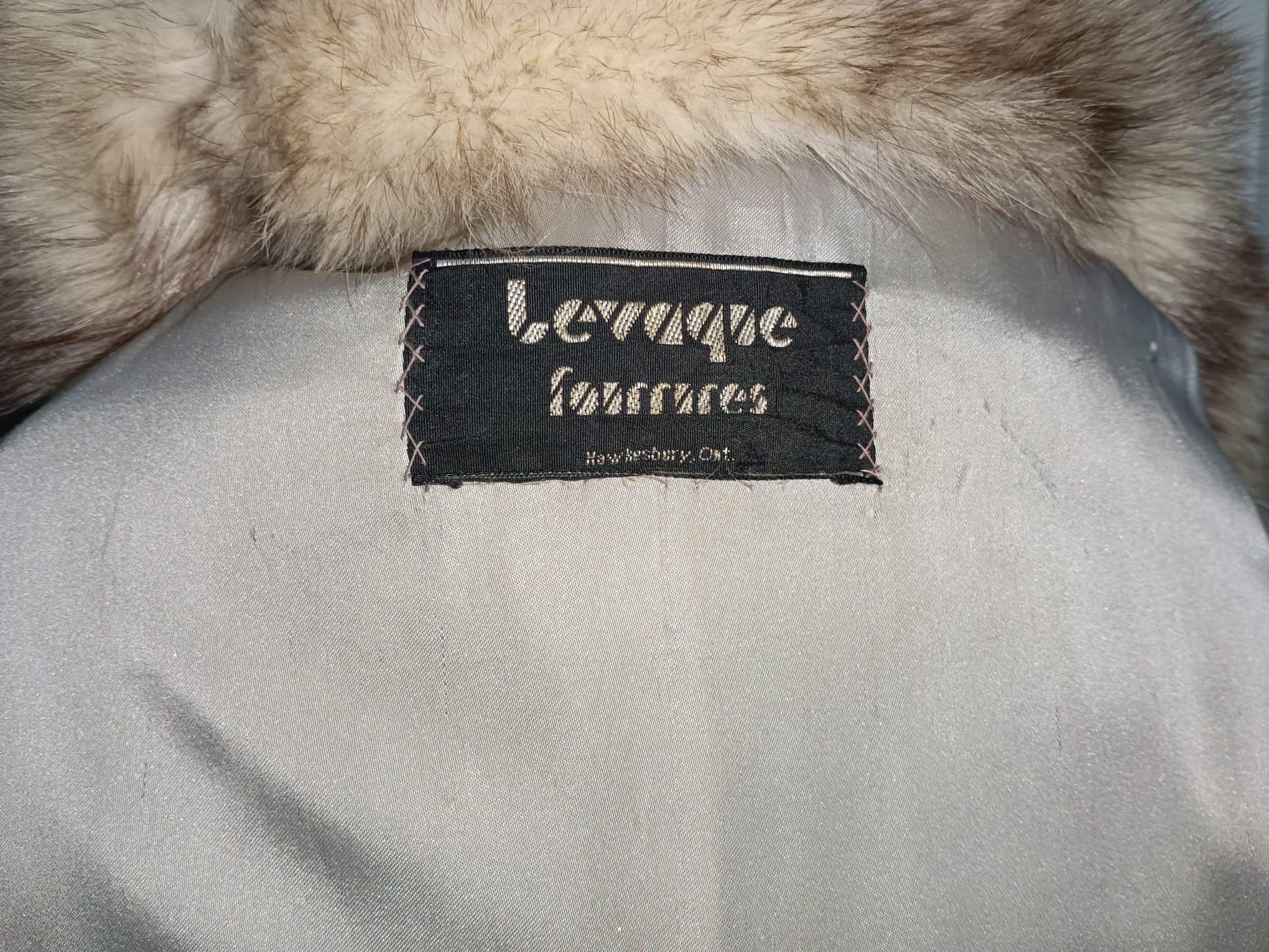 Cappotto in pelliccia di volpe norvegese Saga Fox taglia 8 M. in vendita 9