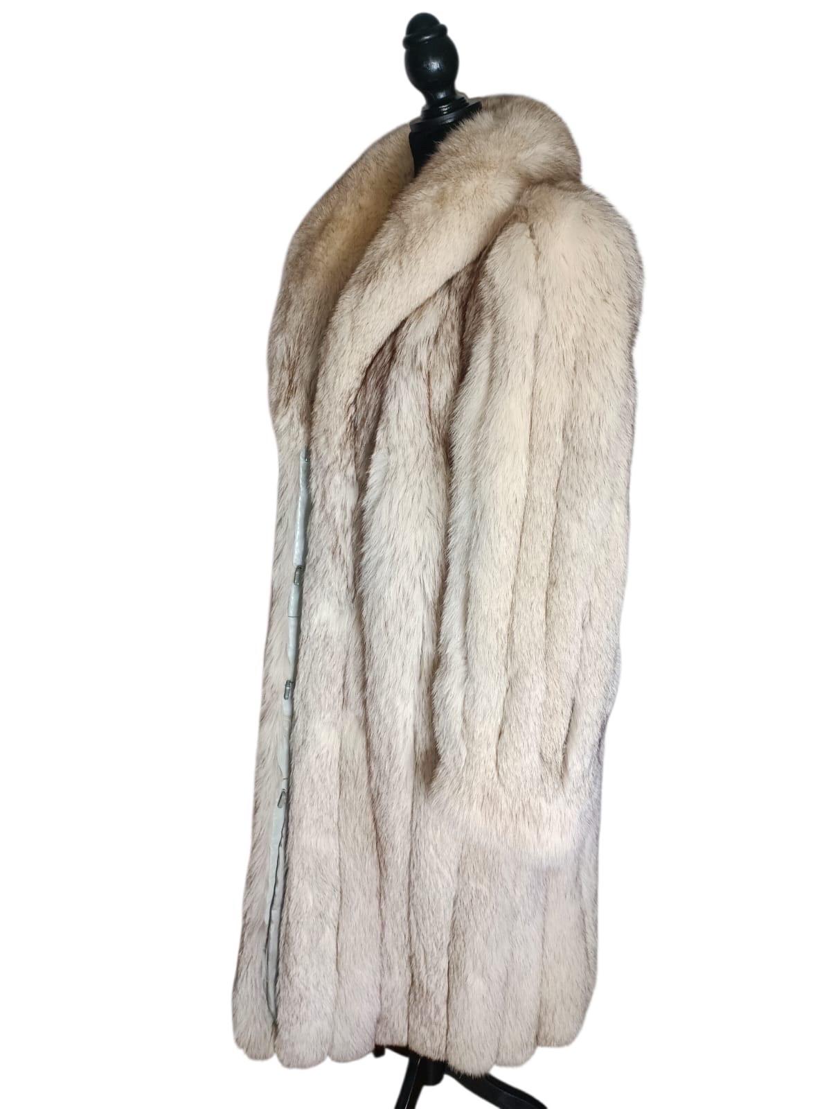 Cappotto in pelliccia di volpe norvegese Saga Fox taglia 8 M. in vendita 10