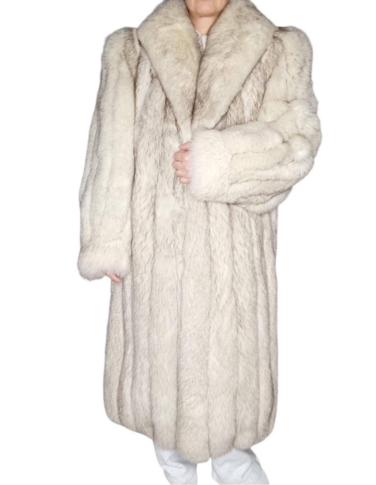 Cappotto in pelliccia di volpe norvegese Saga Fox taglia 8 M. In condizioni ottime in vendita a Montreal, Quebec