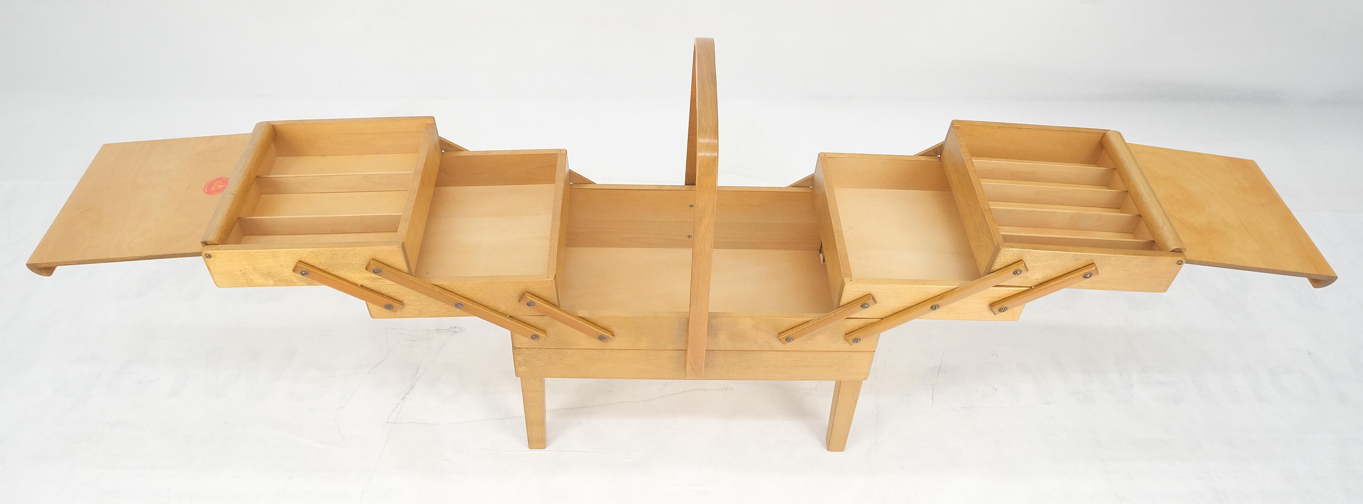 Organizzatore per stand da cucito espandibile in betulla massiccia norvegese Made in Norway MINT in vendita 3