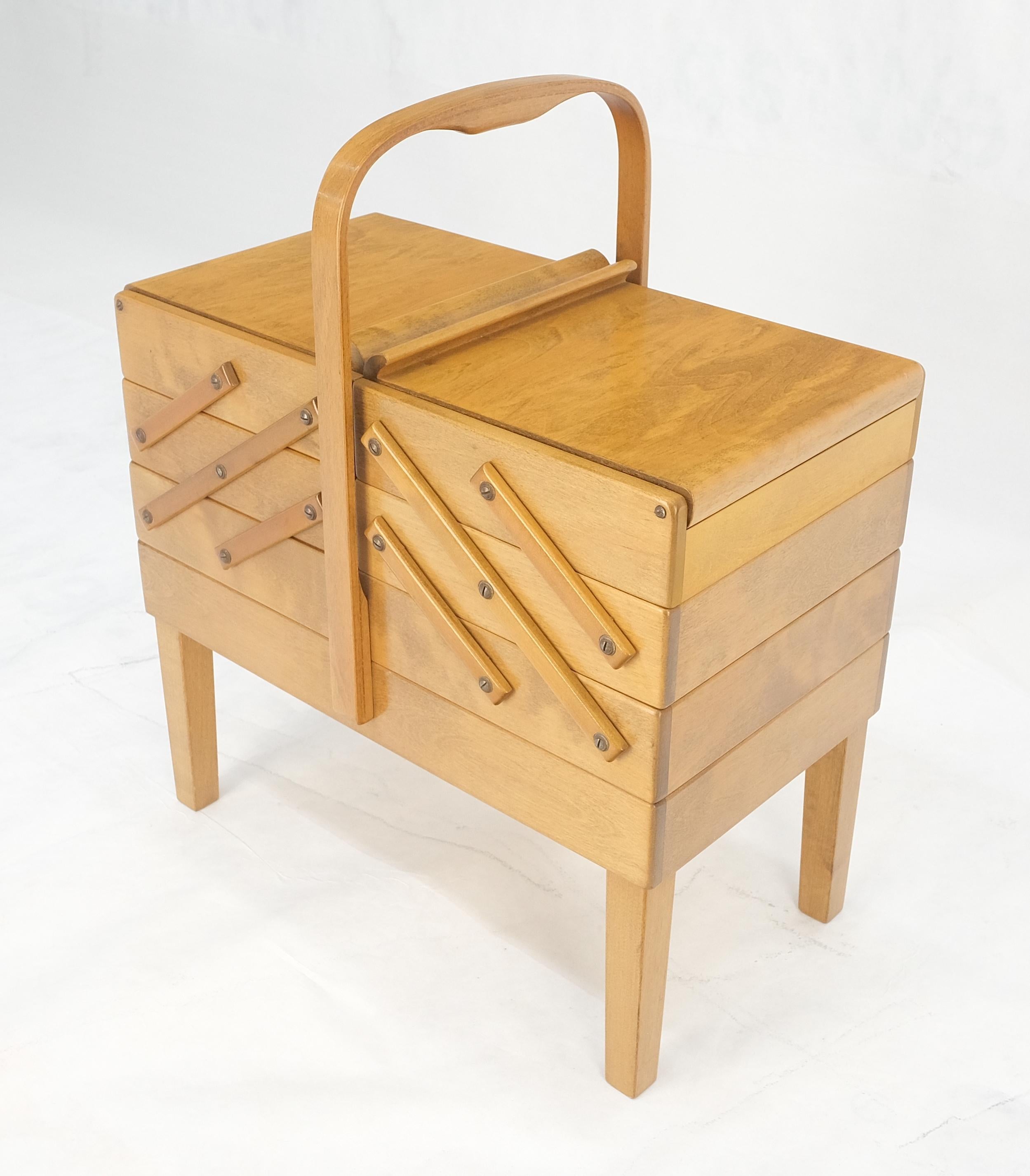 Organizzatore per stand da cucito espandibile in betulla massiccia norvegese Made in Norway MINT in vendita 5