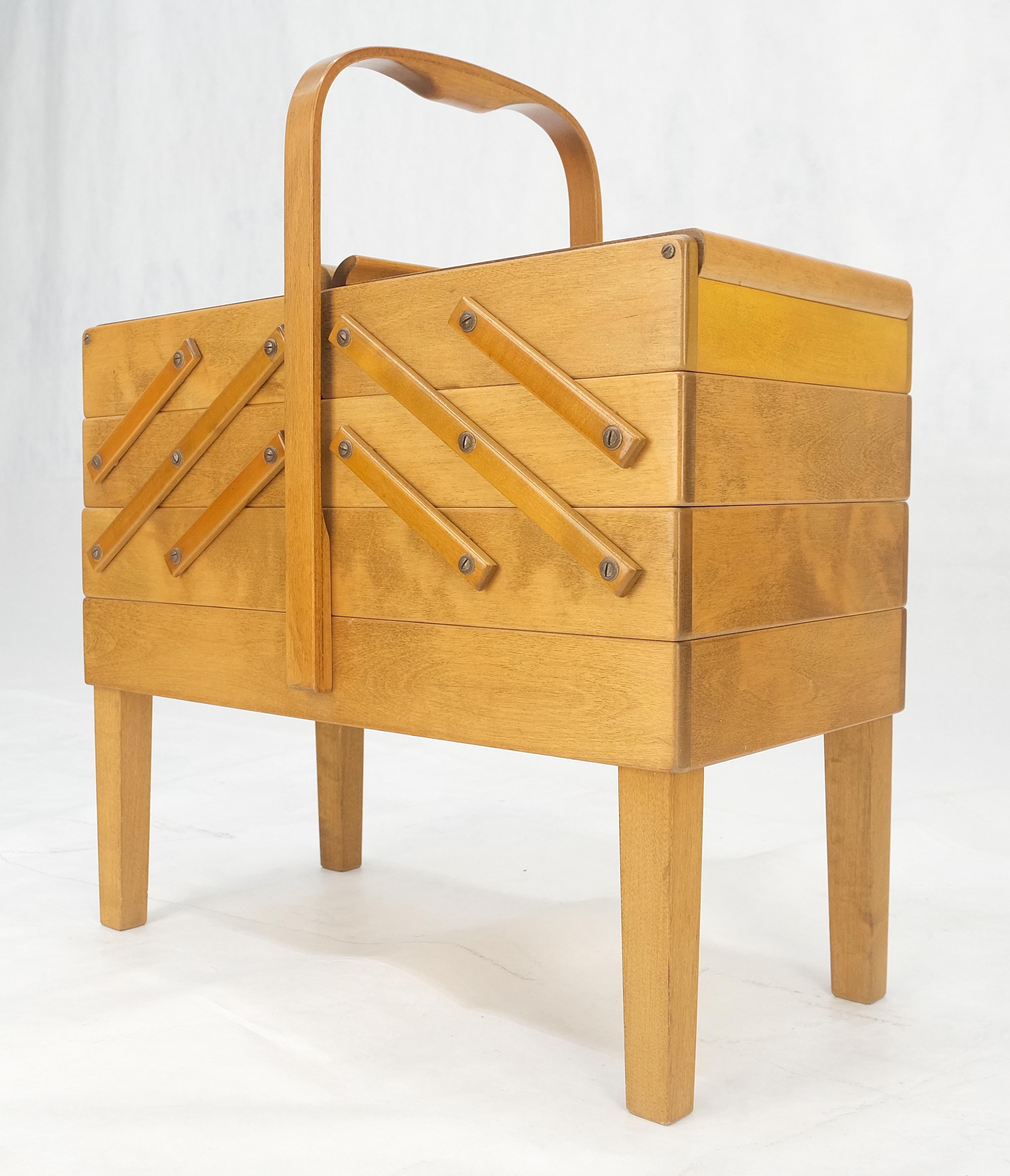 Organizzatore per stand da cucito espandibile in betulla massiccia norvegese Made in Norway MINT in vendita 6