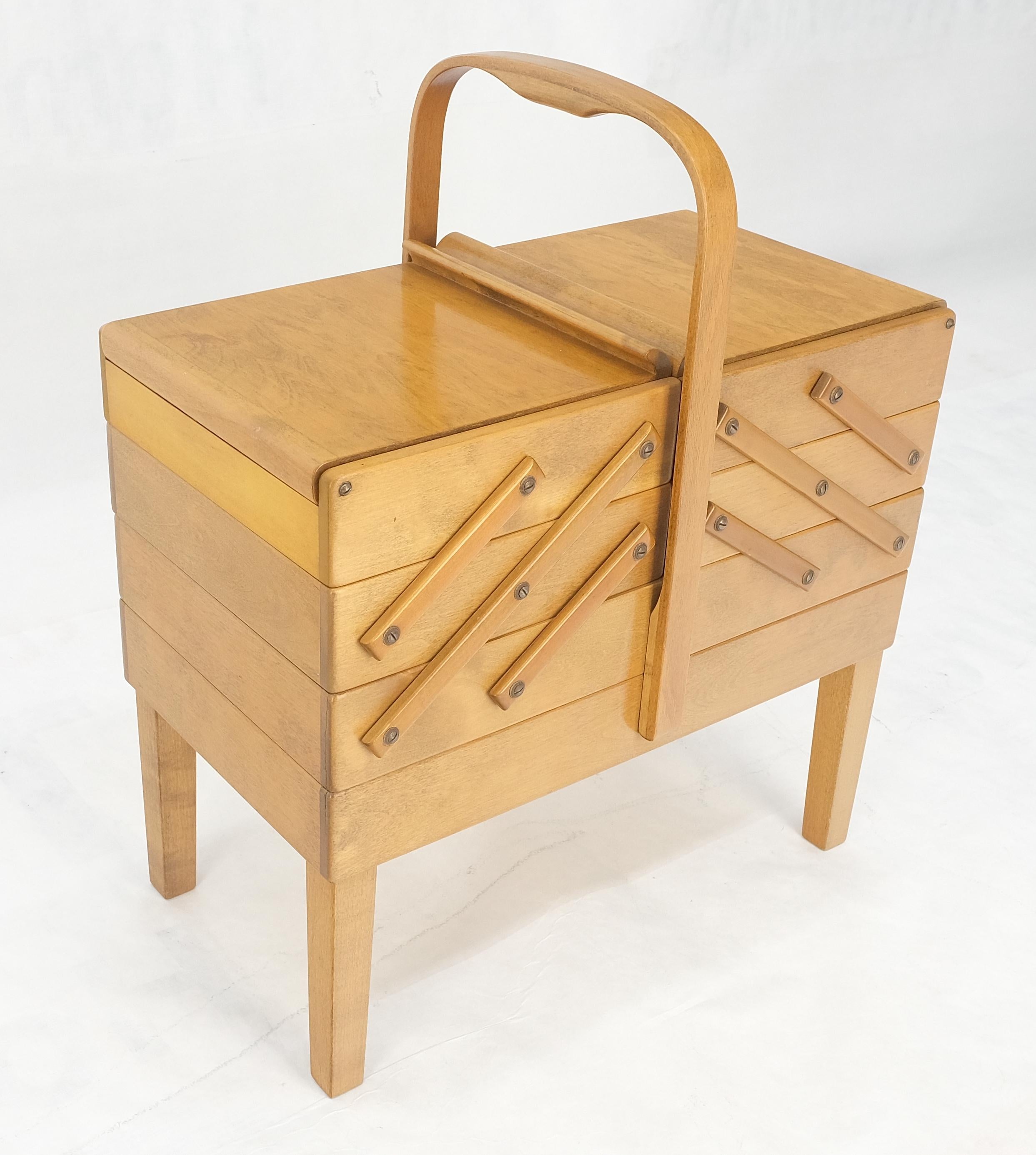 Organizzatore per stand da cucito espandibile in betulla massiccia norvegese Made in Norway MINT in vendita 7