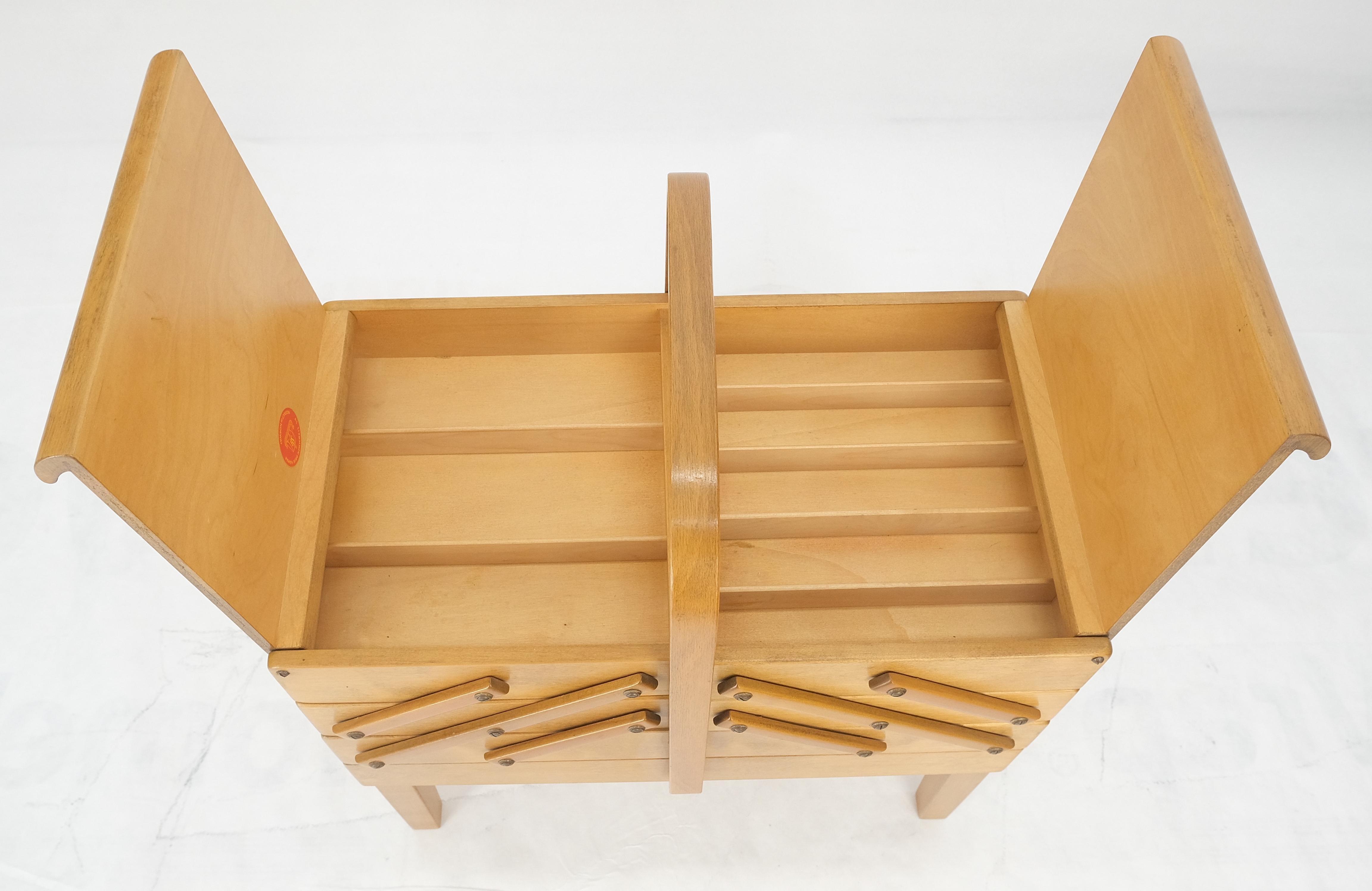 Organizzatore per stand da cucito espandibile in betulla massiccia norvegese Made in Norway MINT in vendita 8