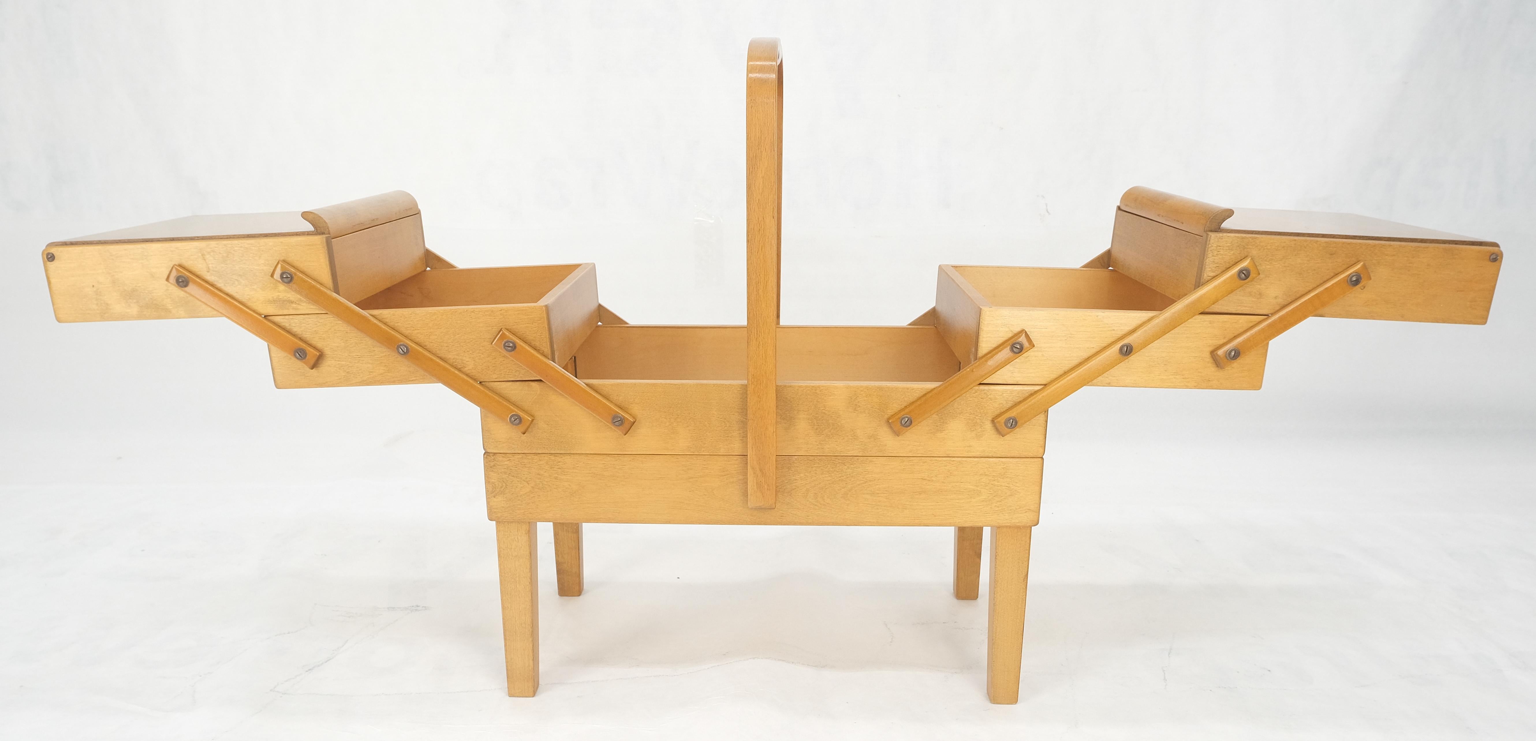 Organizzatore per stand da cucito espandibile in betulla massiccia norvegese Made in Norway MINT in vendita 10