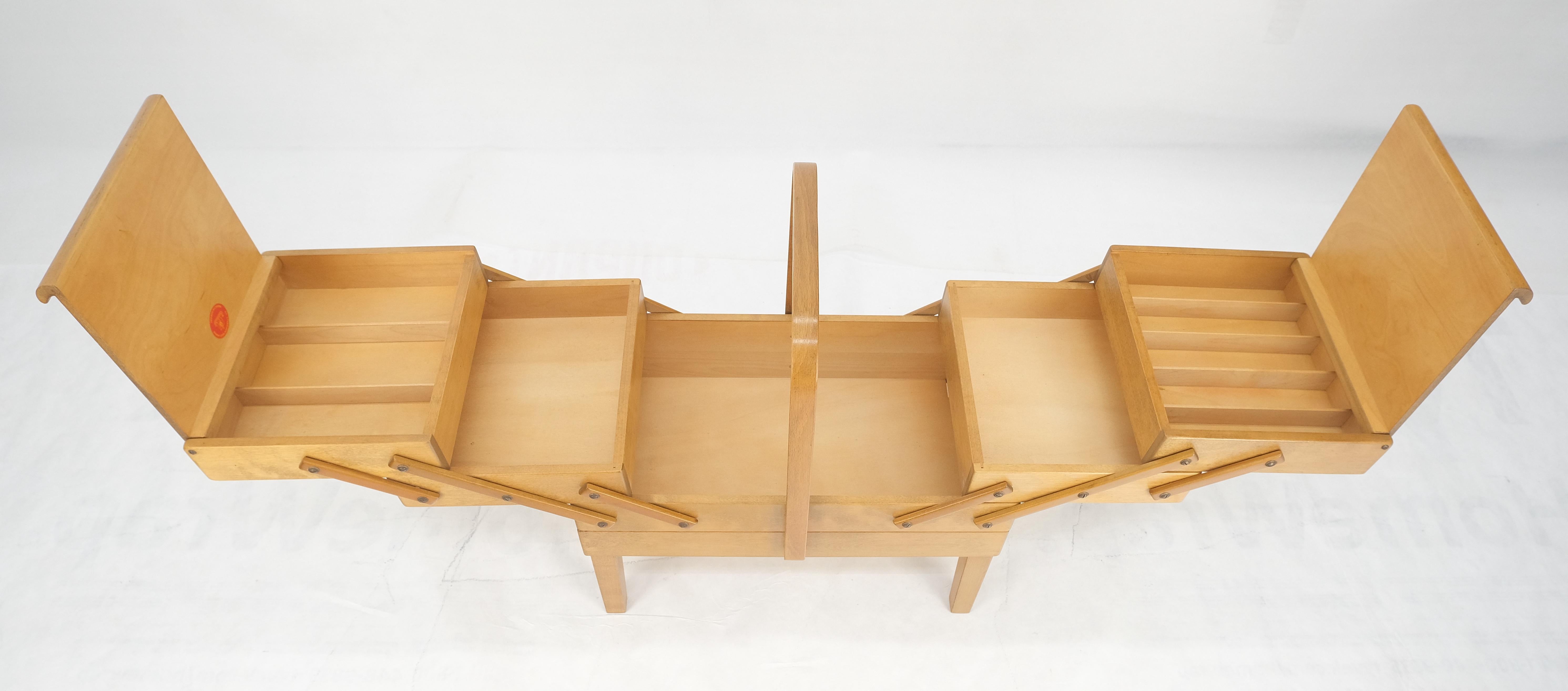 Organizzatore per stand da cucito espandibile in betulla massiccia norvegese Made in Norway MINT in vendita 2