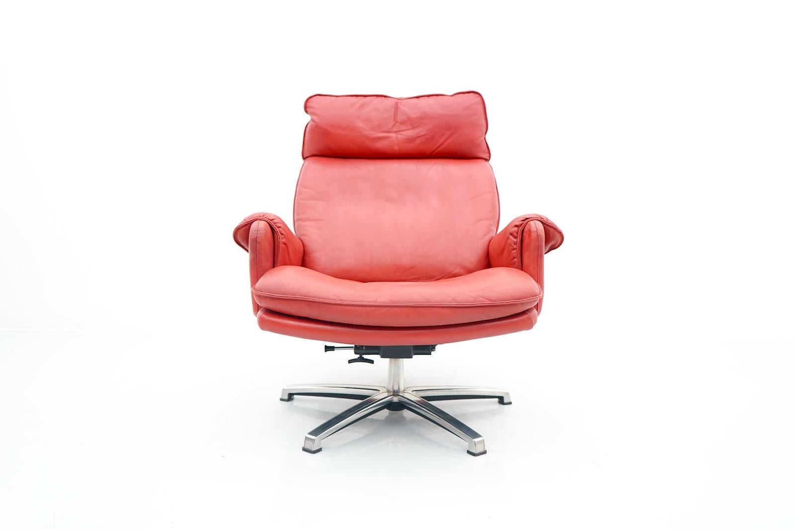 Norwegian Swivel Lounge Chair in Red Leather, 1970s 1
