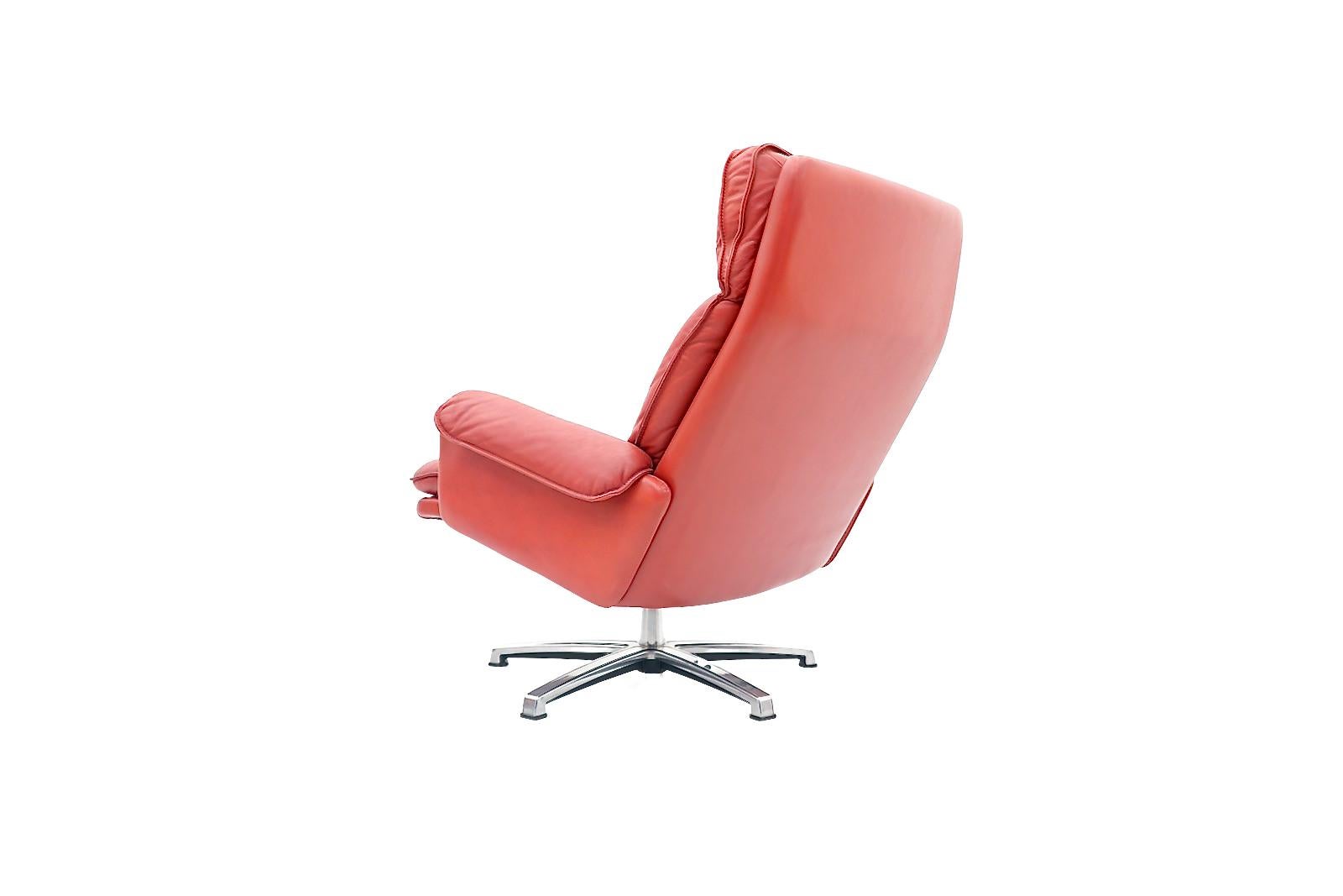 Norwegian Swivel Lounge Chair in Red Leather, 1970s 2
