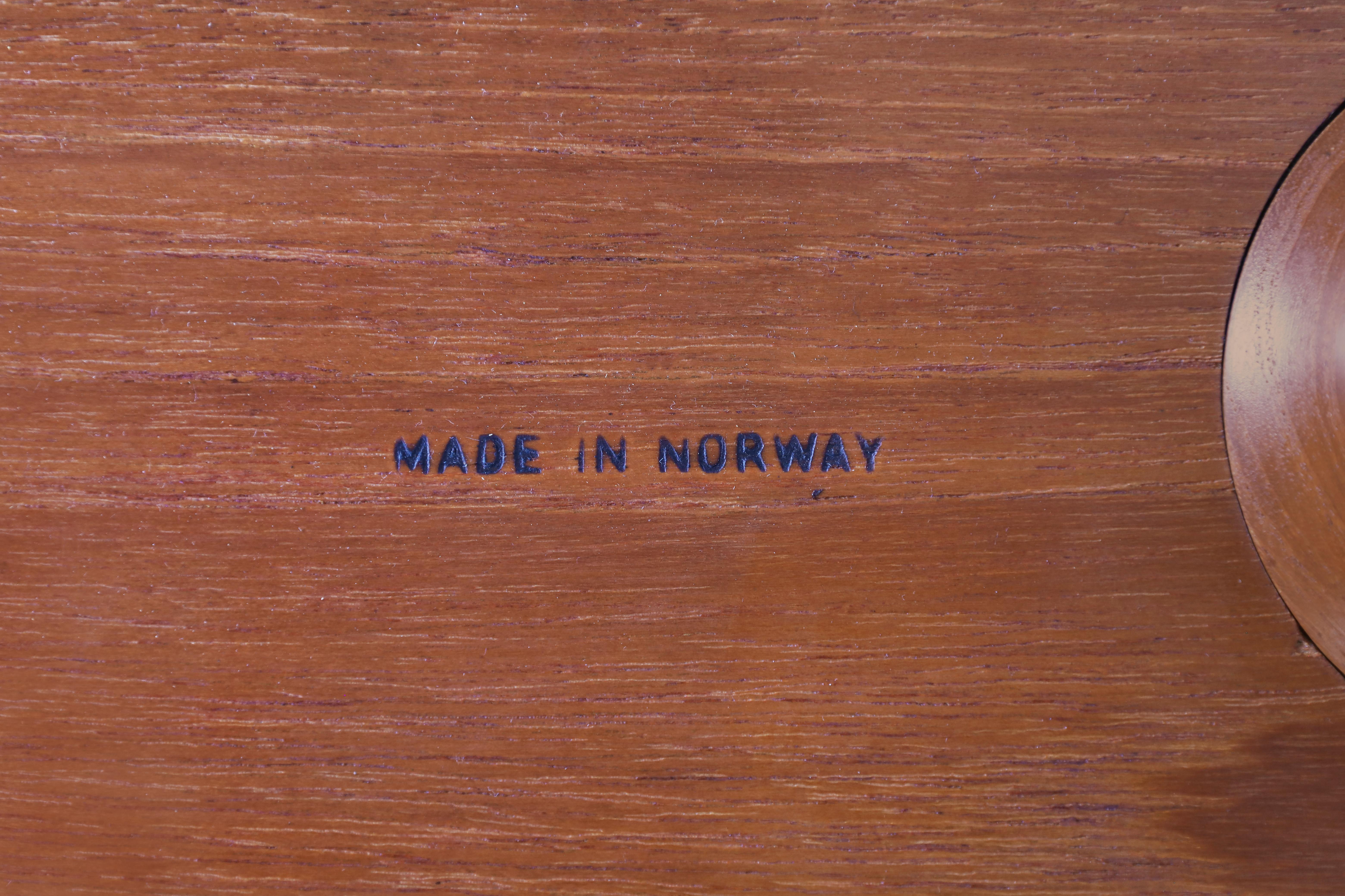 Mesa auxiliar de teca noruega 