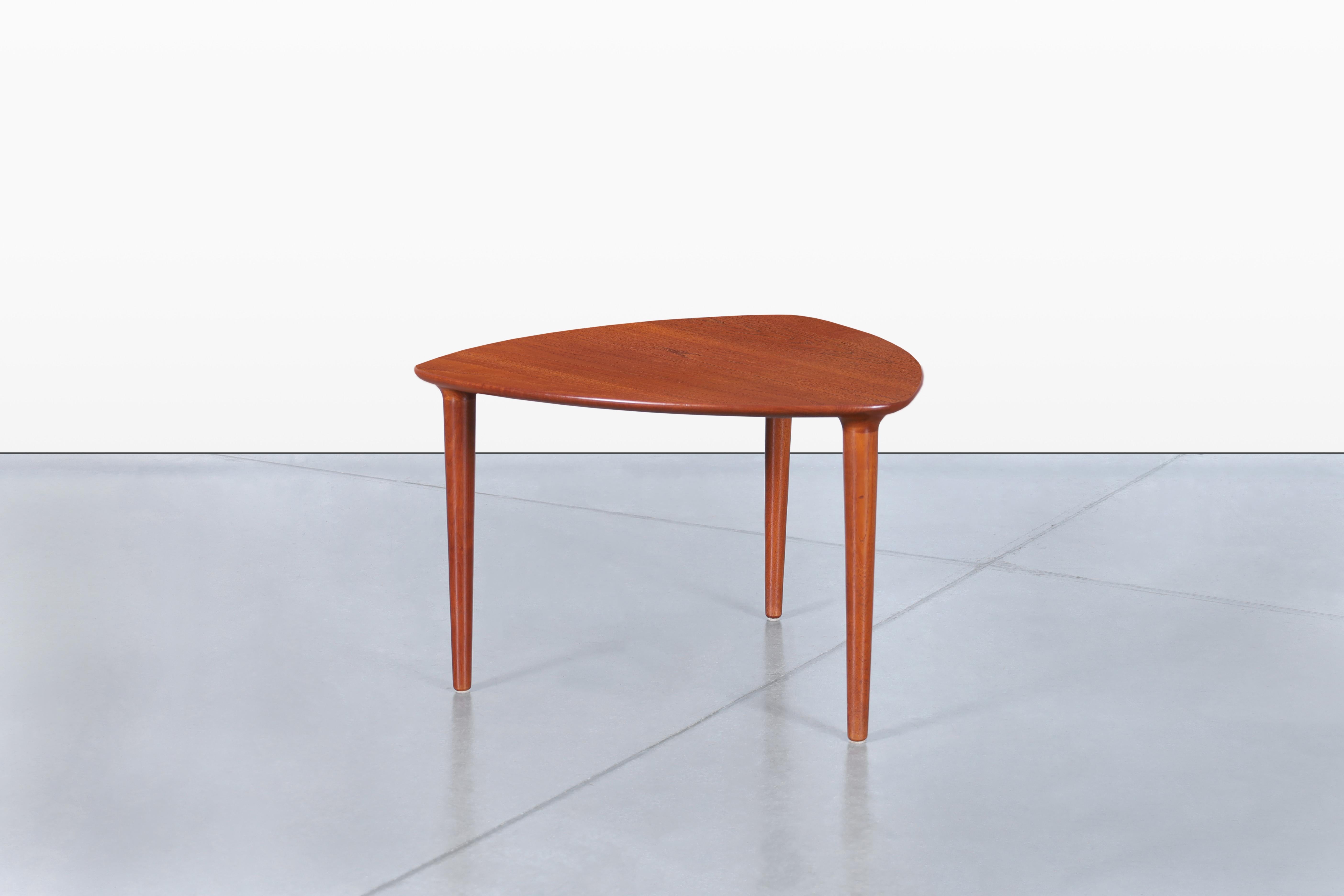 Mesa auxiliar de teca noruega 