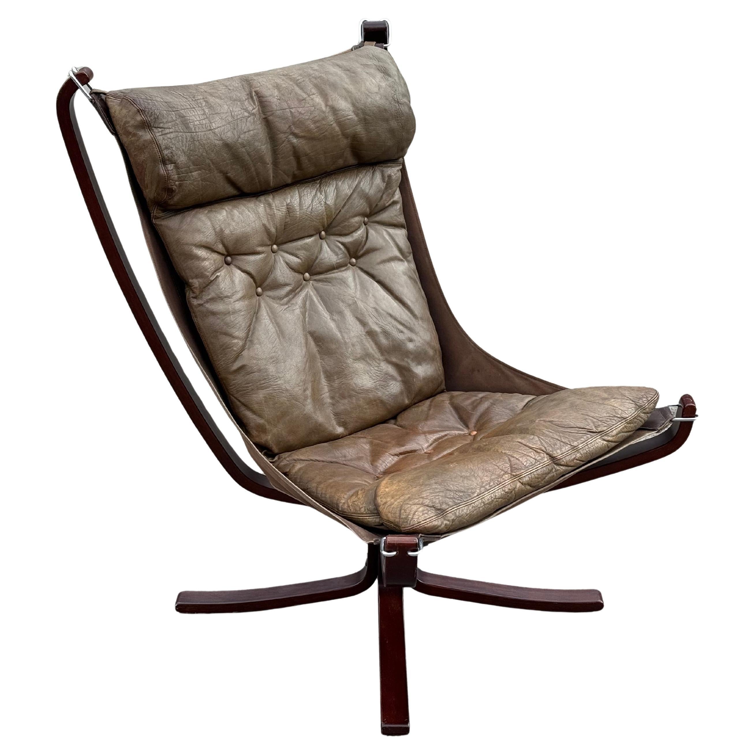 Iconic Norwegian Falcon Chair by Sigurd Ressel for Vatne Møbler, 1970s. A true masterpiece of Scandinavian design, it features a sleek bentwood frame and a suspended leather seat that cradles you in comfort. With its effortlessly cool vintage patina