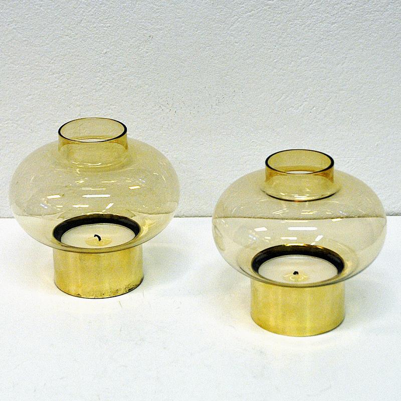 Attractive midcentury pair of Norwegian brass cylinder candleholders made by Colseth Norway in the 1960s. With oval shaped smoky amber colored glass covers. Removable glasses. For tea lights. 

Measures: 12.5cm H x 12.5 cm D. The brass base has a