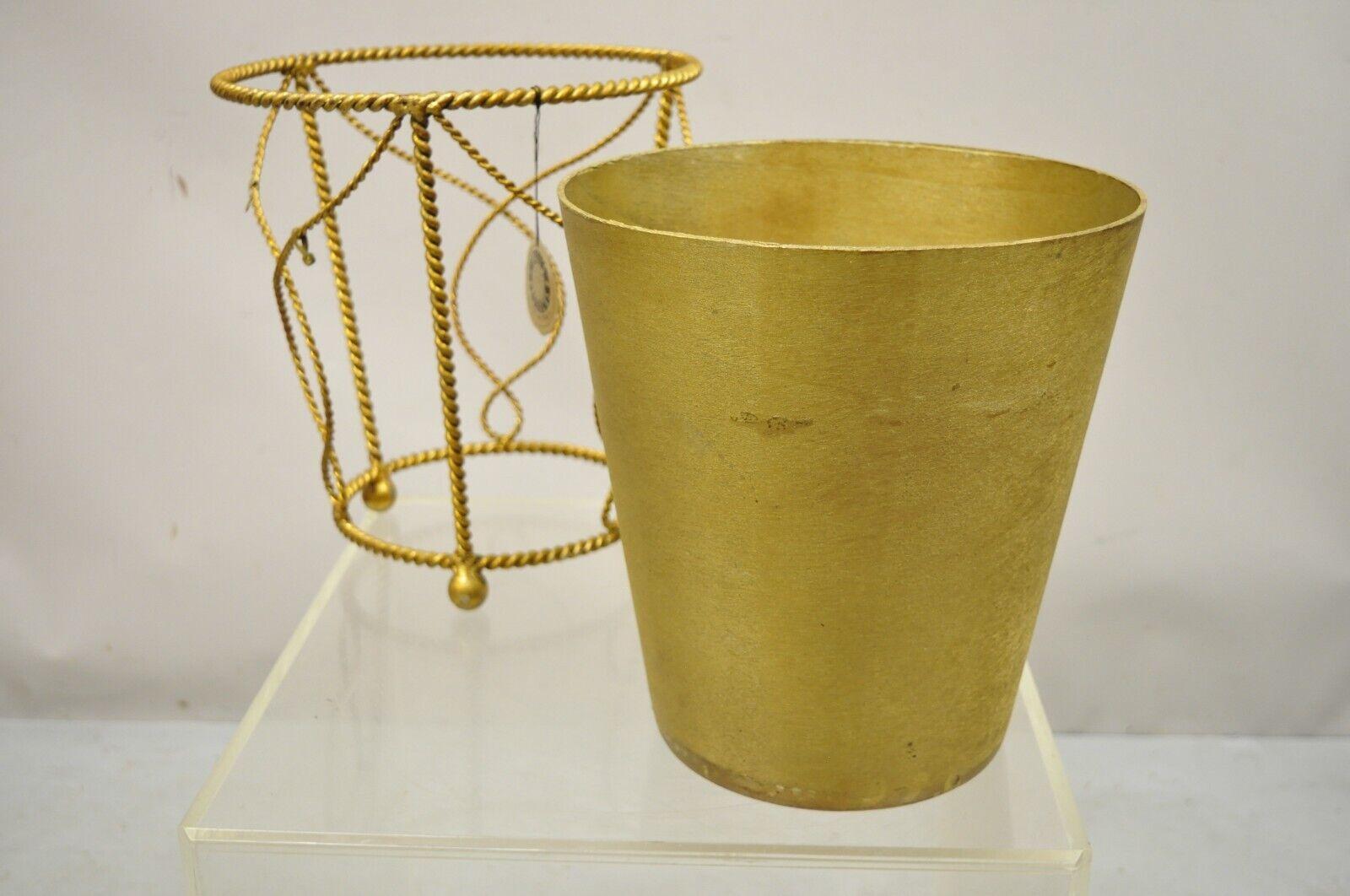 Trashcan italien en fer doré de style Hollywood Regency avec revêtement en vente 7