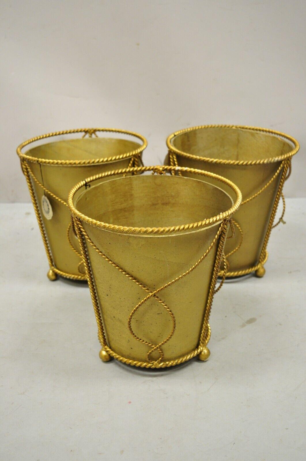 NOS Italian Gold Gilt Iron Hollywood Regency Wastebasket Trashcan with Liner In Good Condition For Sale In Philadelphia, PA