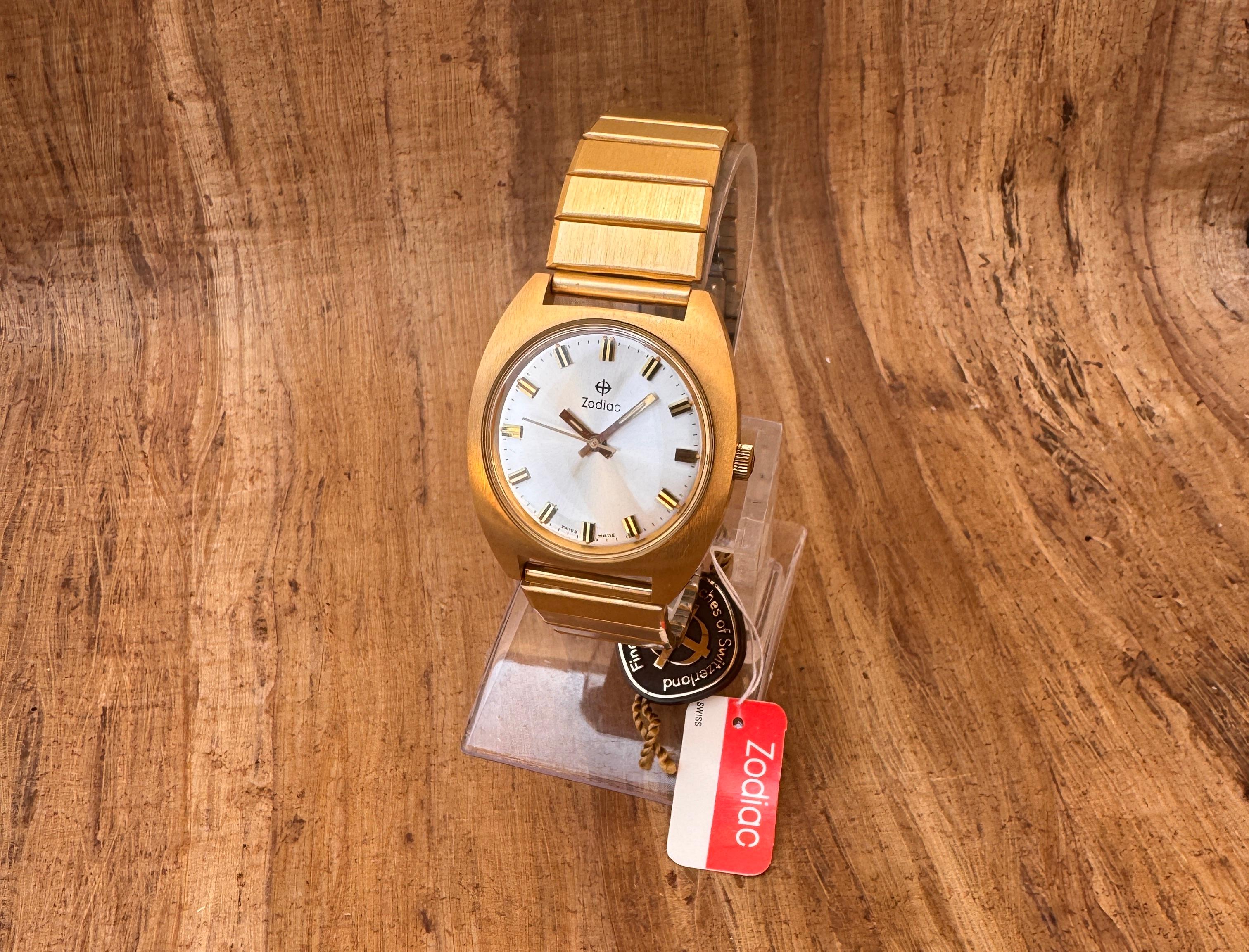 Brand: Zodiac

Model: OLYMPOS

Reference Number: 6136133168

Country Of Manufacture: Switzerland

Movement: Automatic Cal 61A

Case Material: Gold Plated Stainless-steel

Measurements : Case width: 35mm. (without crown)

Band Type : Gold Plated
