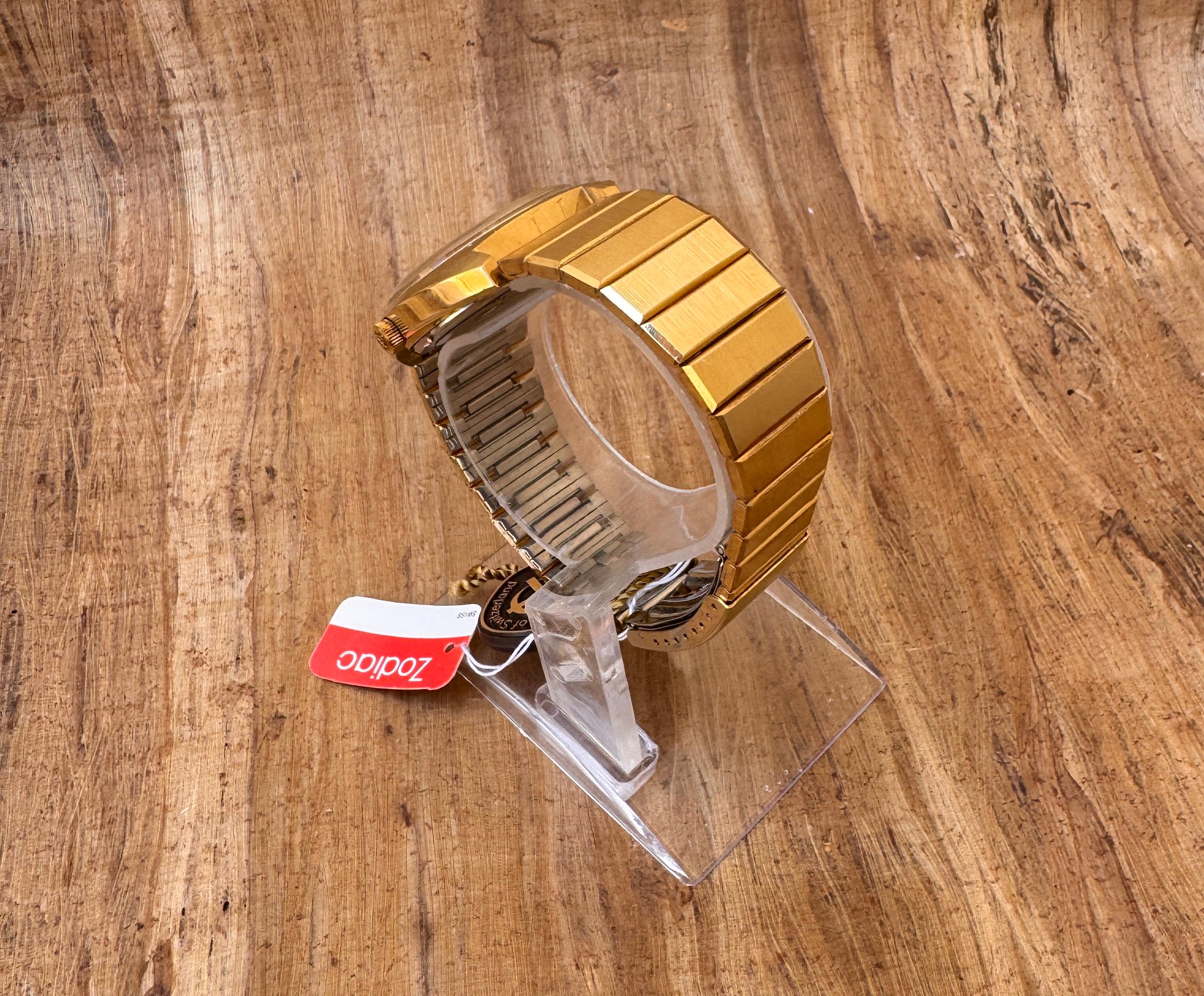 NOS  ZODIAC OLYMPOS 6136133168 Gold Plated Cal61A Automatic In Original Box In Excellent Condition For Sale In Toronto, CA
