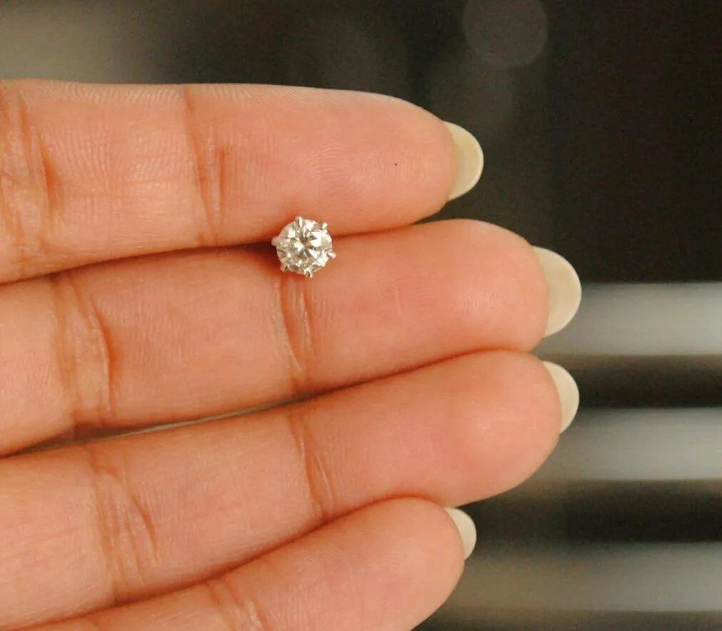 Alfiler de oreja de oro de 14 quilates con diamante solitario de rosca Corte redondo en venta