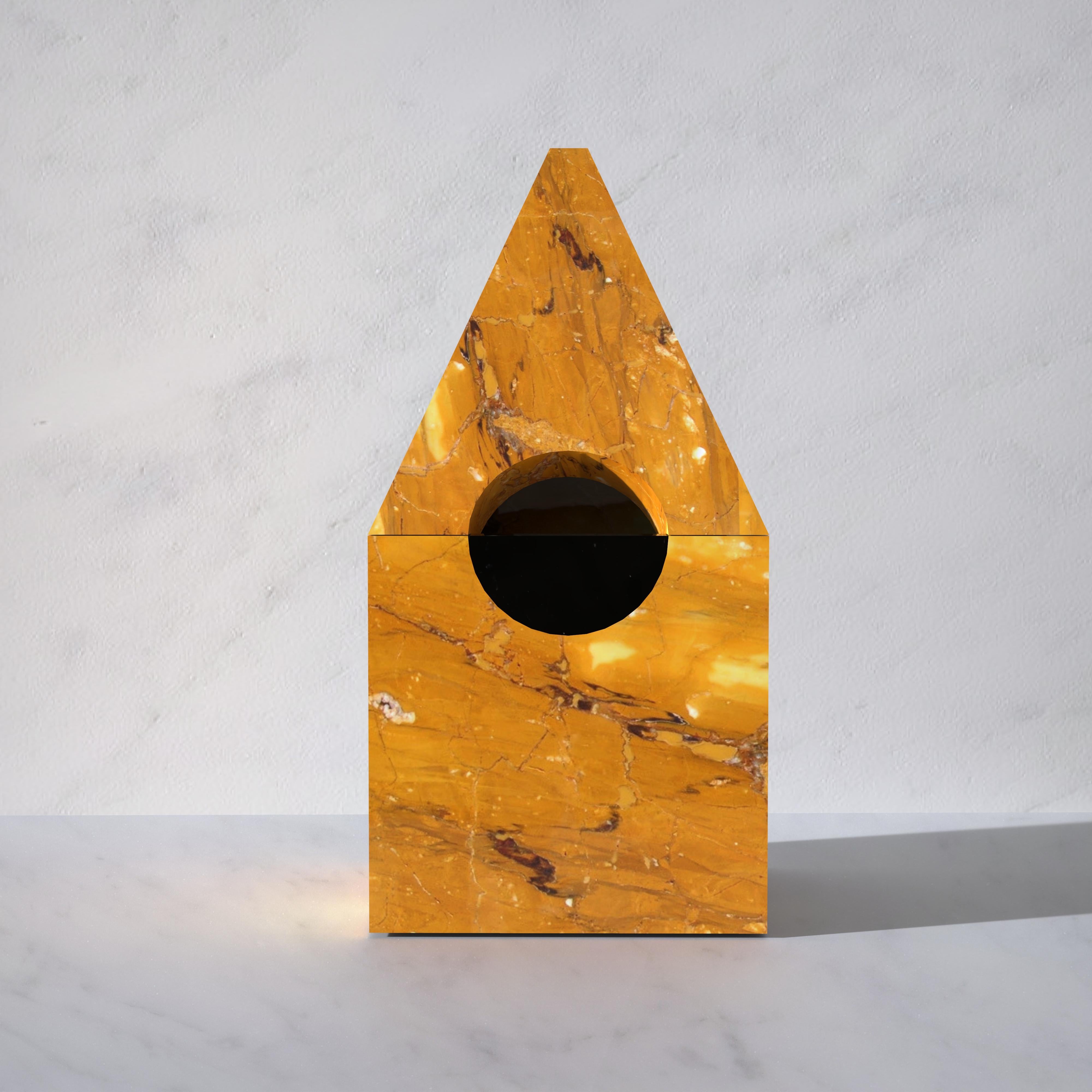 The sweetest memories deserve a precious casket. Adorned with a half-moon set into its walls, the Nostalgia portagingilli is made of two-tone marble. The bold combination of yellow and black marble lends a sophisticated and classic allure. A small