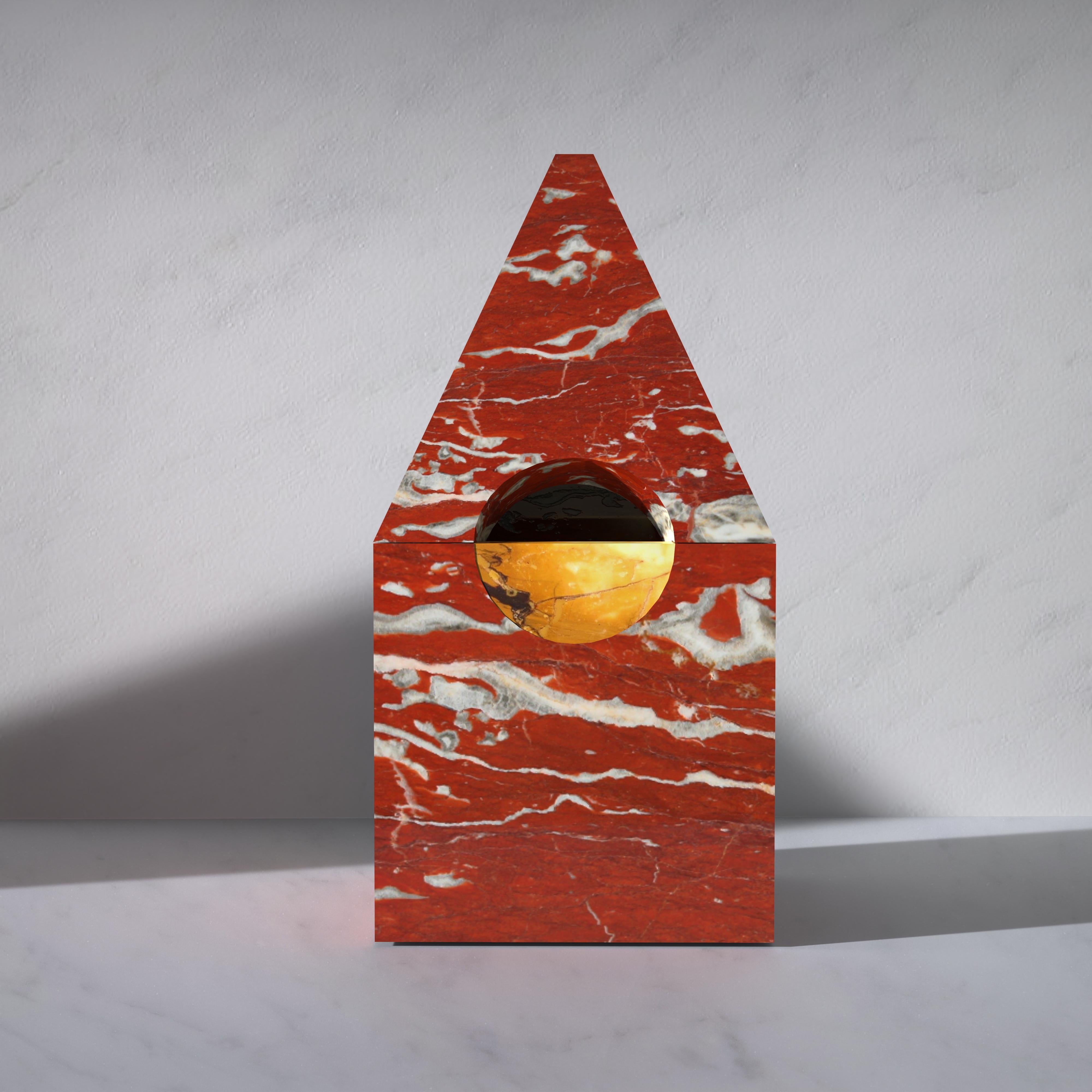 The sweetest memories deserve a precious casket. Adorned with a half-moon set into its walls, the Nostalgia portagingilli is made of two-tone marble. The bold combination of red and yellow marble lends a sophisticated and classic allure. A small
