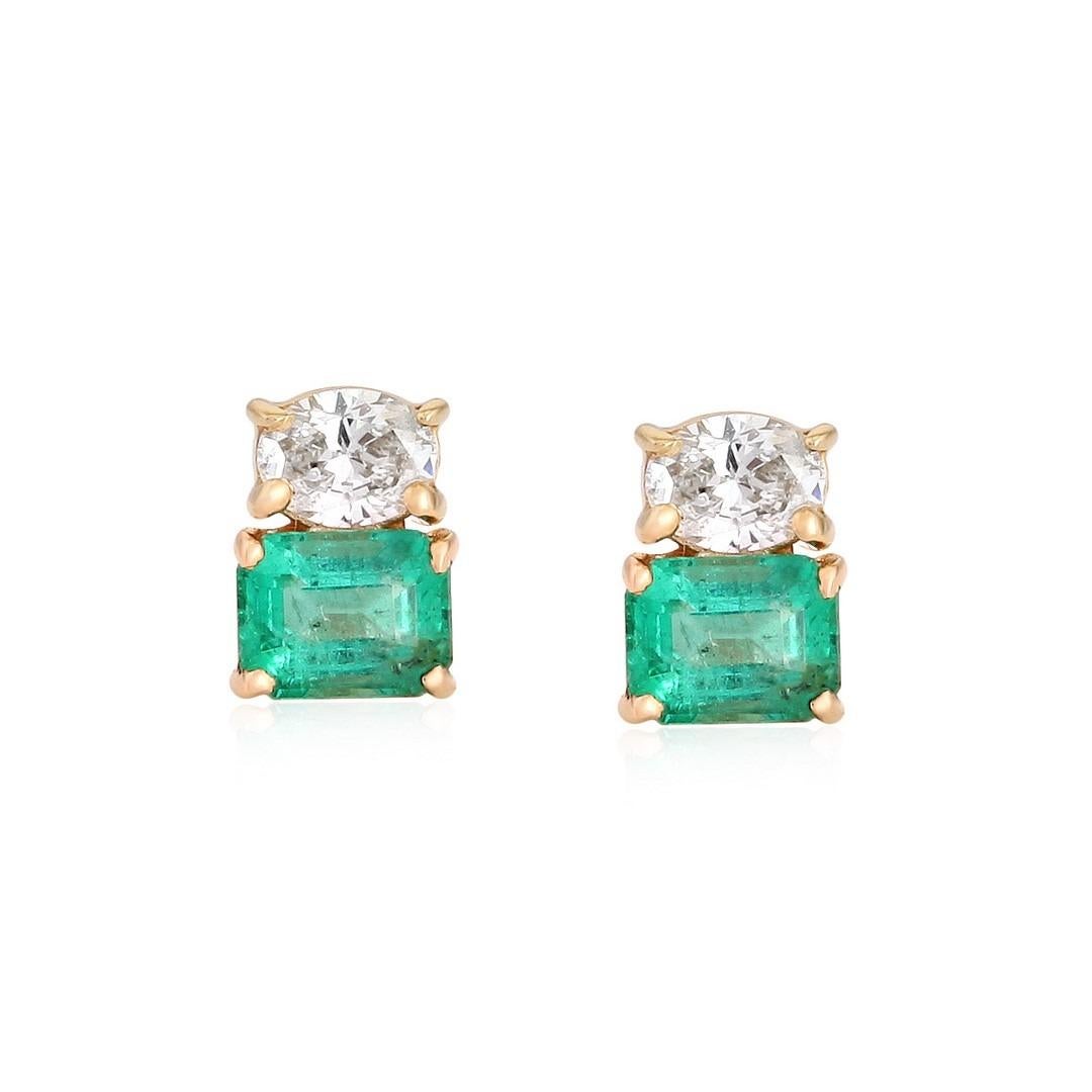 Moderno Orecchini a perno con diamante in oro giallo 14K con smeraldo nostalgico in vendita