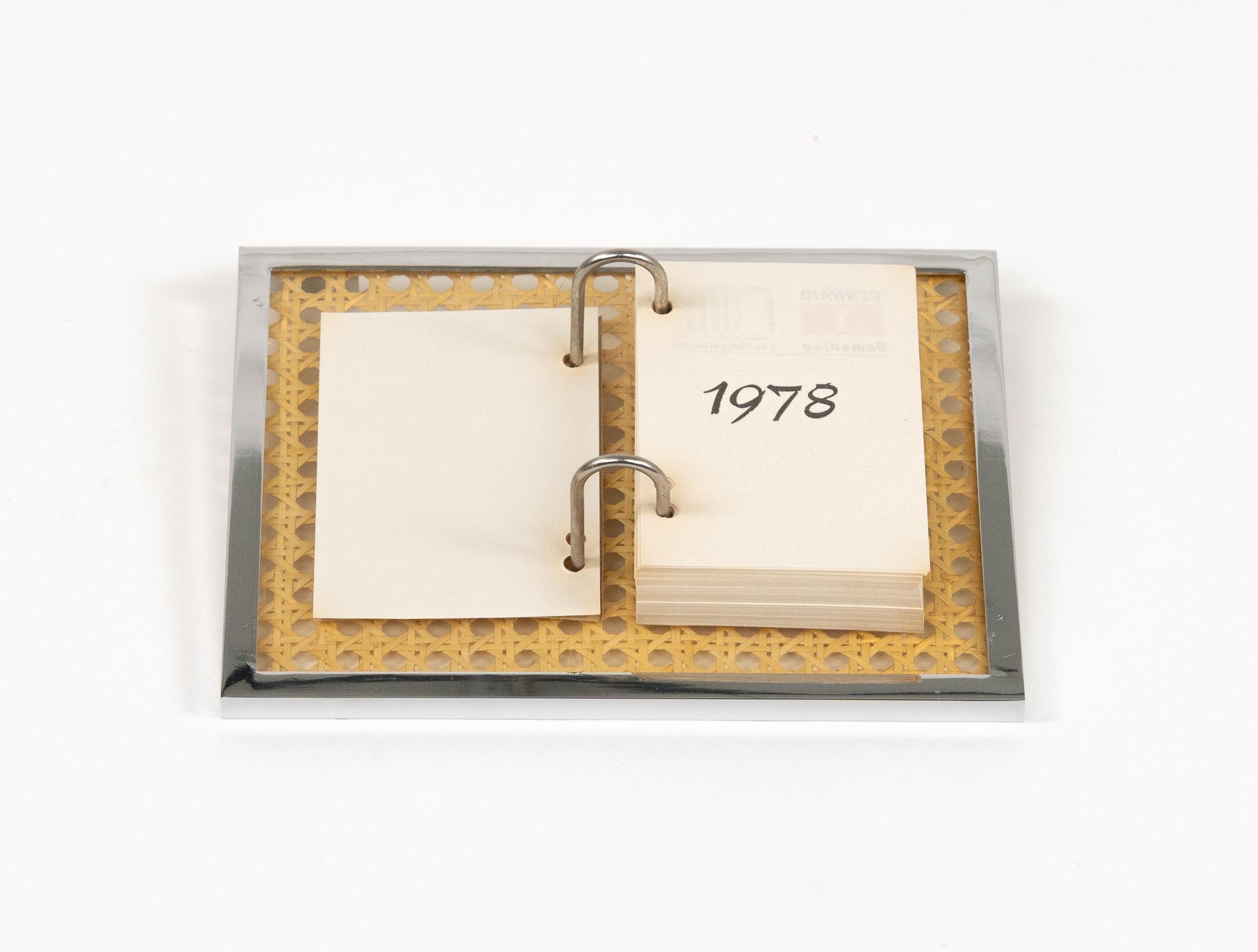 Notizblock Agenda in Chrom, Lucite und Rattan Christian Dior Stil, Italien 1970er (Moderne der Mitte des Jahrhunderts) im Angebot