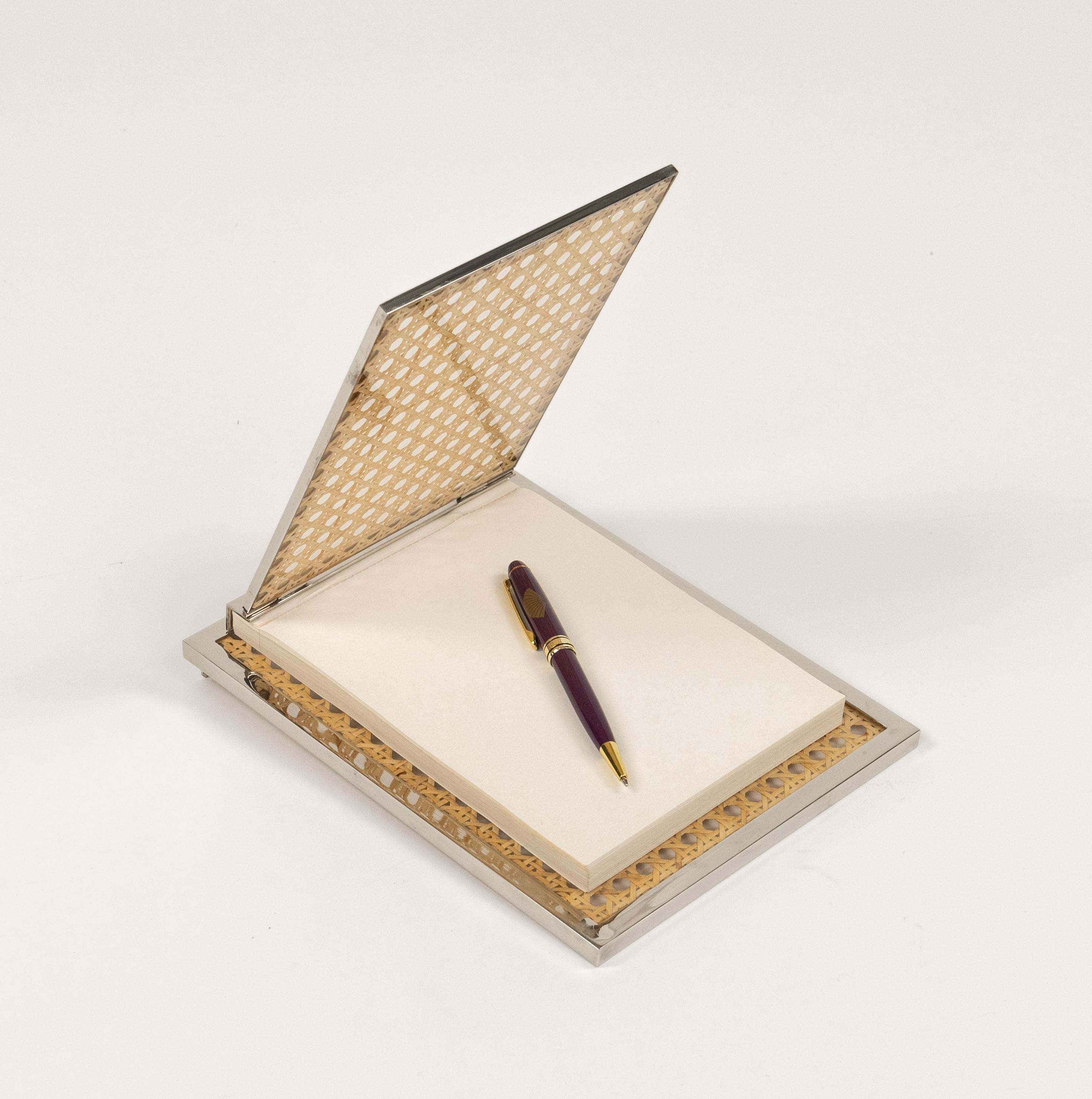 italien Porte-notes de style Christian Dior en chrome, lucite et osier, Italie, années 1970 en vente