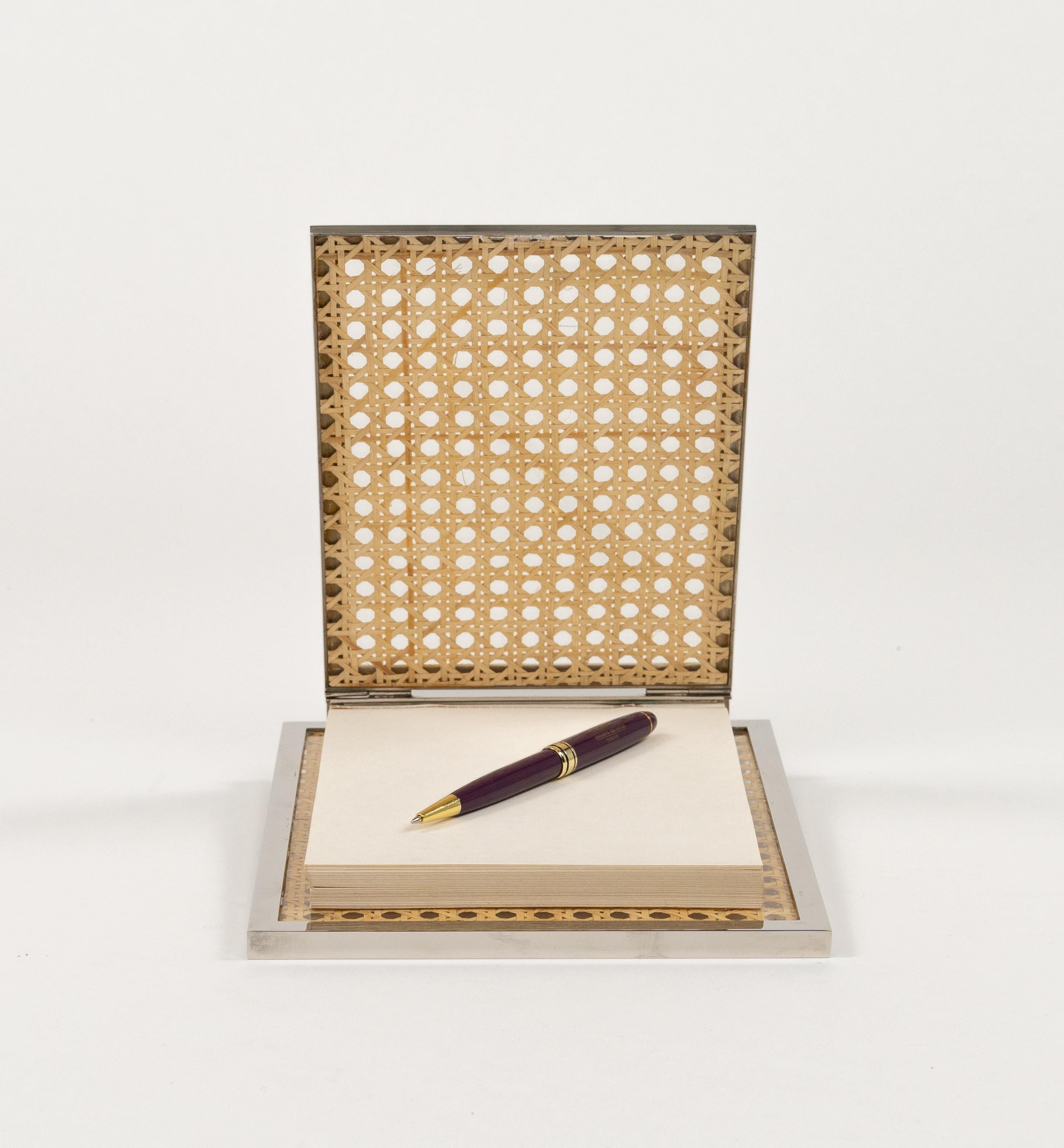 Fin du 20e siècle Porte-notes de style Christian Dior en chrome, lucite et osier, Italie, années 1970 en vente