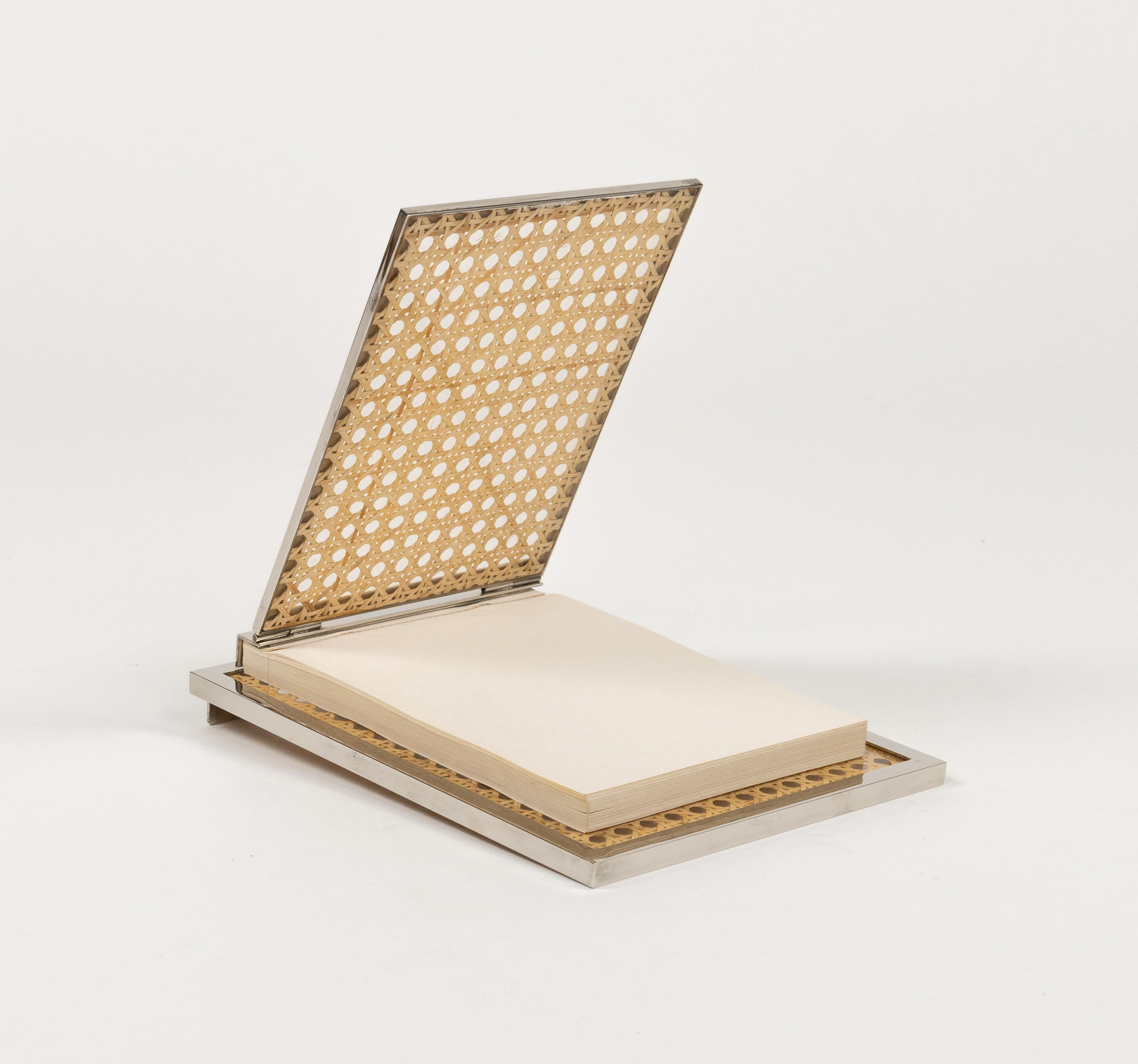 Métal Porte-notes de style Christian Dior en chrome, lucite et osier, Italie, années 1970 en vente