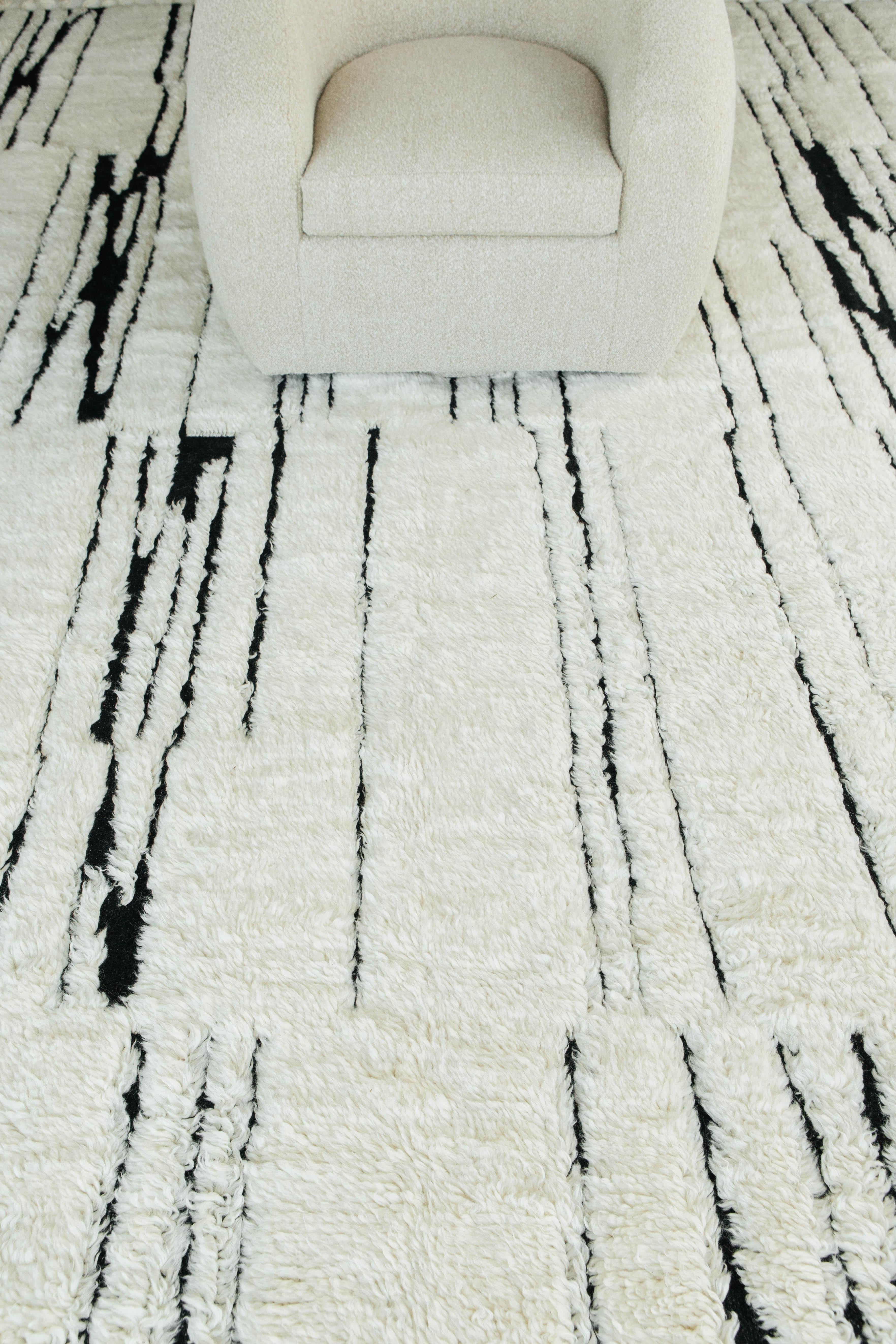 'Notes' is an elegant wool and silk handwoven rug. It is a part of the Design Rhymes collection which pulls inspiration from different aspects of architecture. Don't let this black and white design fool you with simplicity, it has personality that