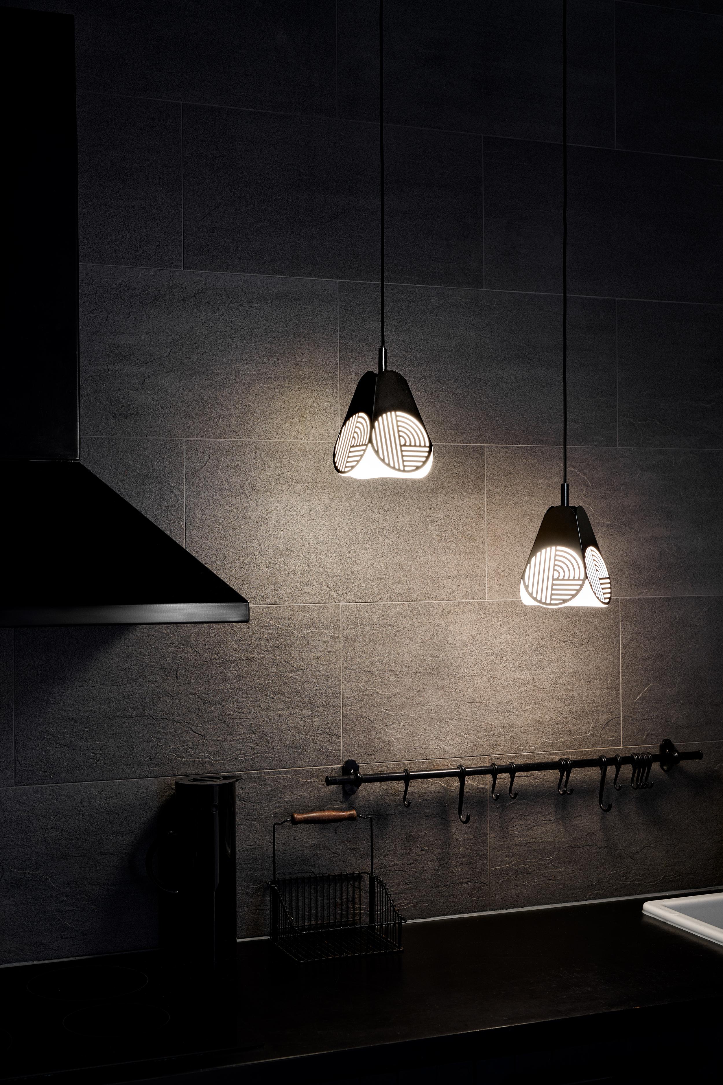 Notic pendant lamp by Bower Studio
Dimensions: 18 x 15.5 cm (Ø) (cord length: 300 cm)

Notic is an homage to classical architectural elements.
The graphical metal shade embraces the complex geometry of the glass and spreads the light in a