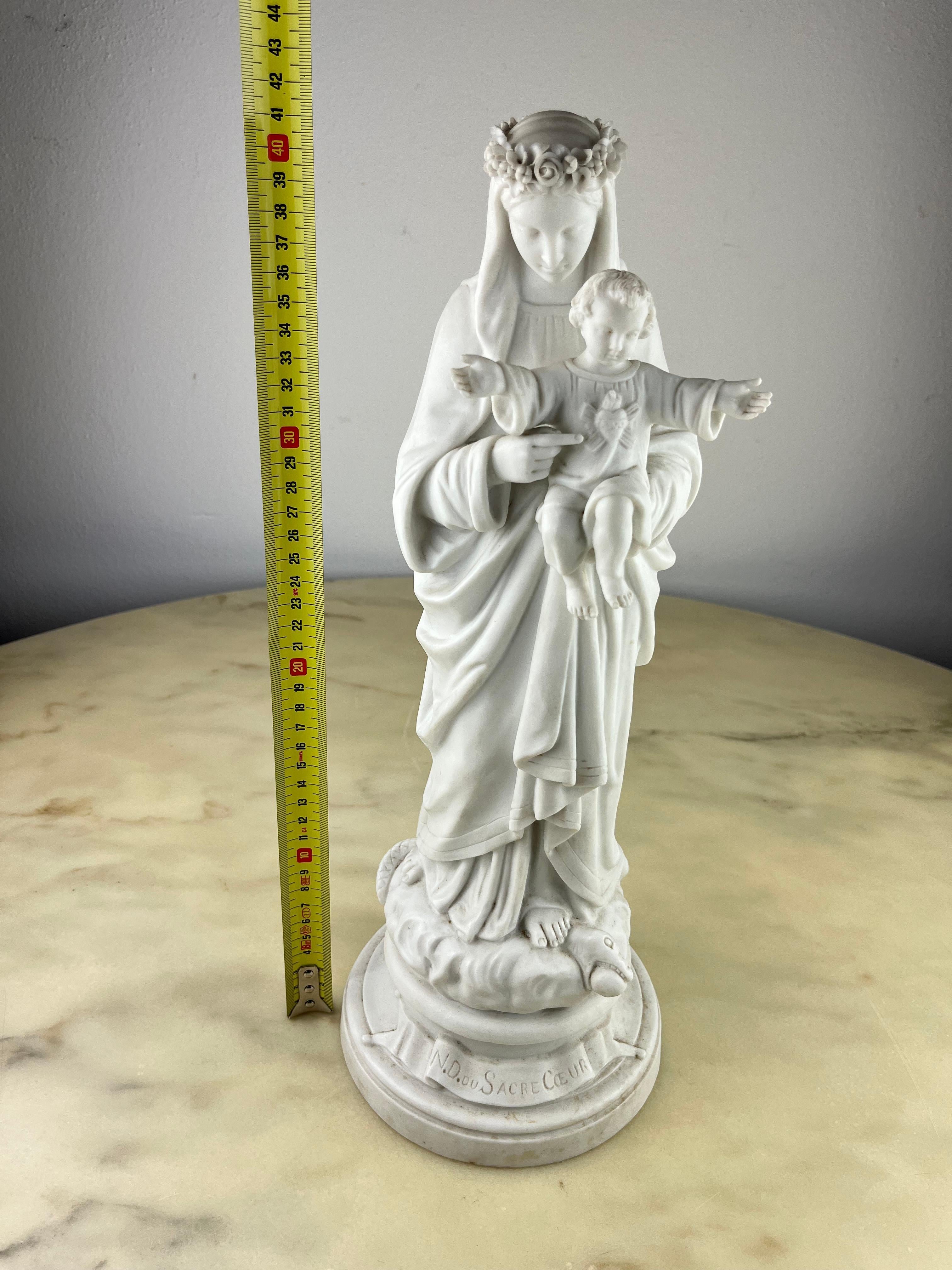 Notre Dame du Sacré Coeur porcelain statue, Italy, 1930s
Mary shows her son's heart as Jesus points to his mother.
Purchased in Turin, it is in excellent condition and has only a very small lack on the back of the base.
Inside a label with the name