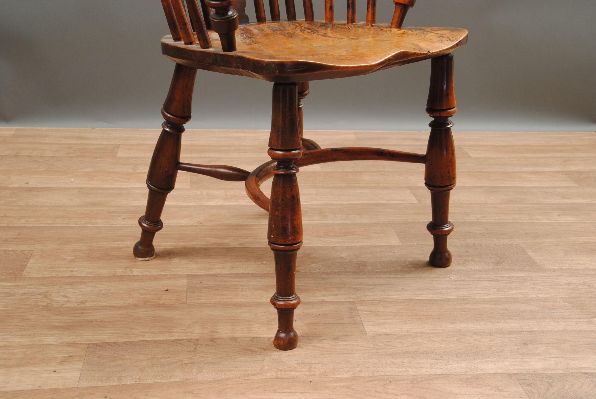 Nottinghamshire Eibenholz Windsor Sessel (19. Jahrhundert) im Angebot