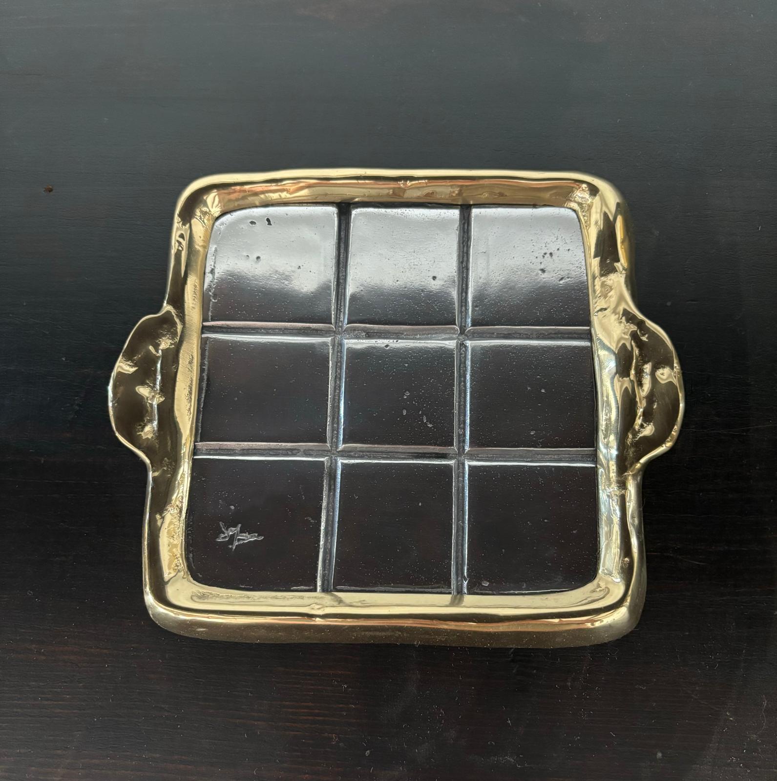 Noughts & Crosses Spiel M001, handgefertigt aus gegossenem Messing und Aluminium (Spanisch) im Angebot