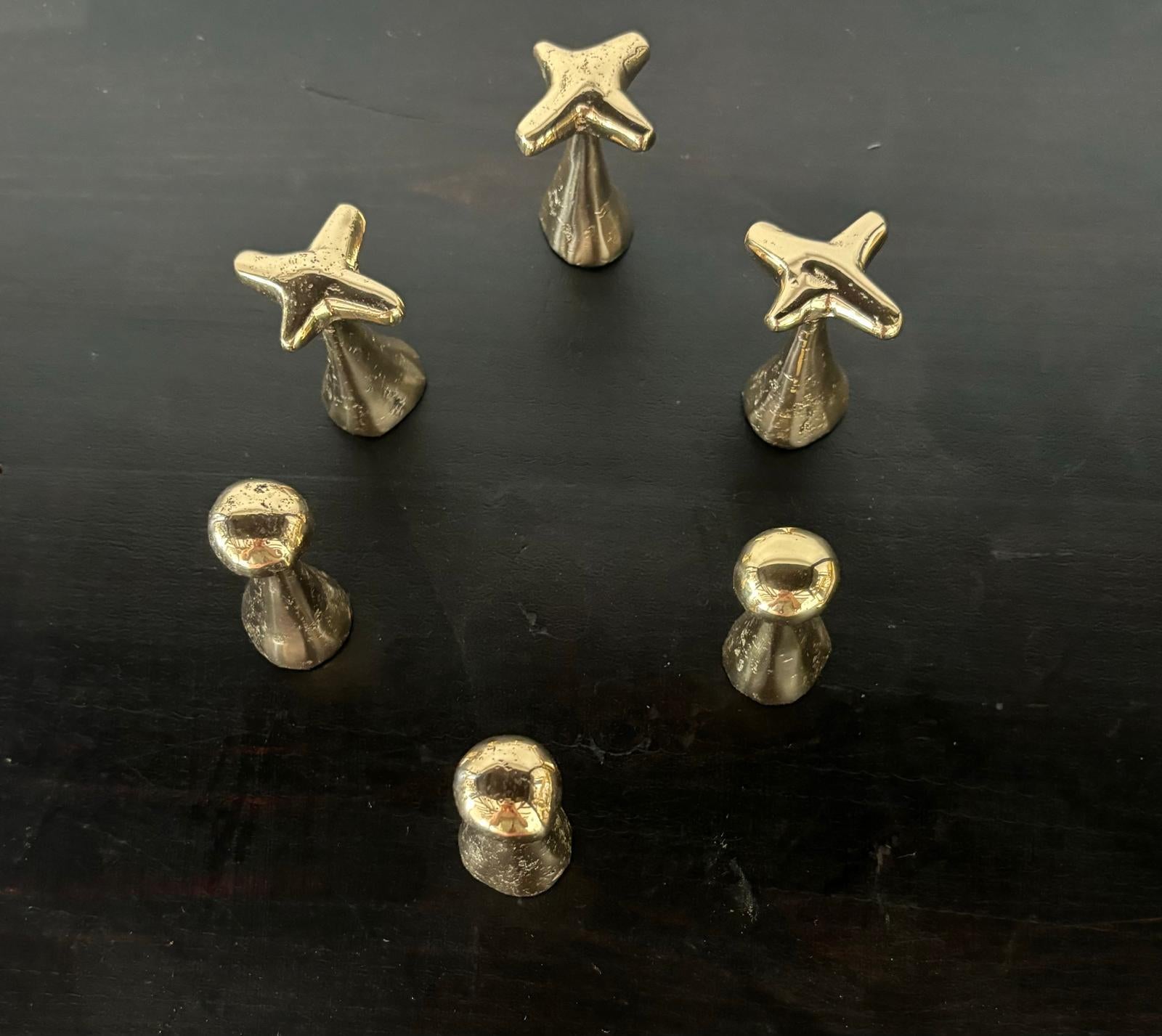 Noughts & Crosses Spiel M001, handgefertigt aus gegossenem Messing und Aluminium (Gegossen) im Angebot