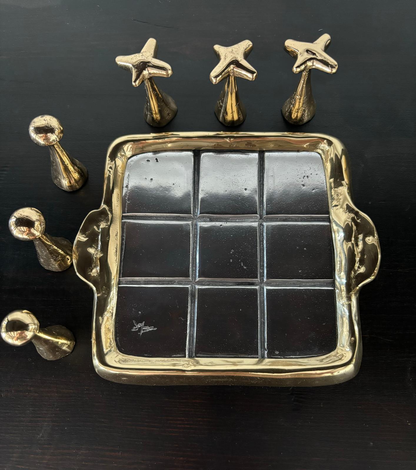 Noughts & Crosses Spiel M001, handgefertigt aus gegossenem Messing und Aluminium im Angebot 2