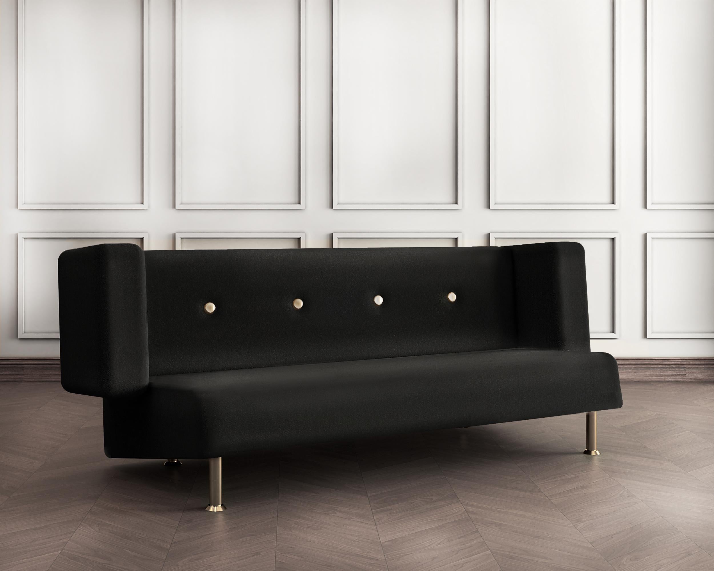 Divano Nounours dello Studio Awe Gaertner
Dimensioni: P 94 x L 236 x H 91 cm.
Materiali: Ottone e tessuto Kvadrat Gentle 2 (n. 183 o n. 973) (60% lana vergine, 20% poliestere e 20% nylon).

Il fratello maggiore del PÉTIT NOUNOURS, che segue lo