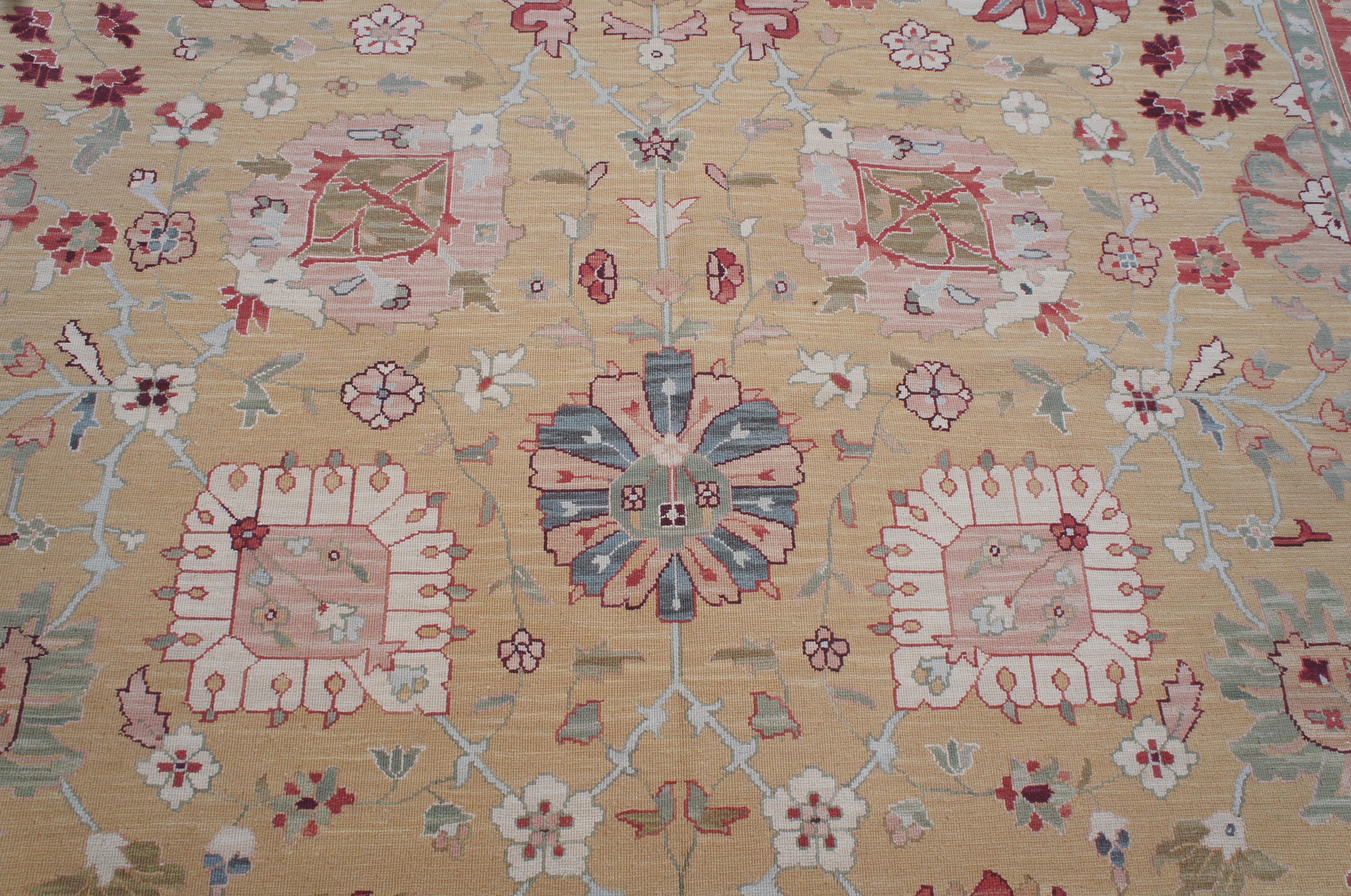 Nourison Nourmak Collection S169 Gold Wool Floral Area Rug Carpet In Good Condition In Dayton, OH