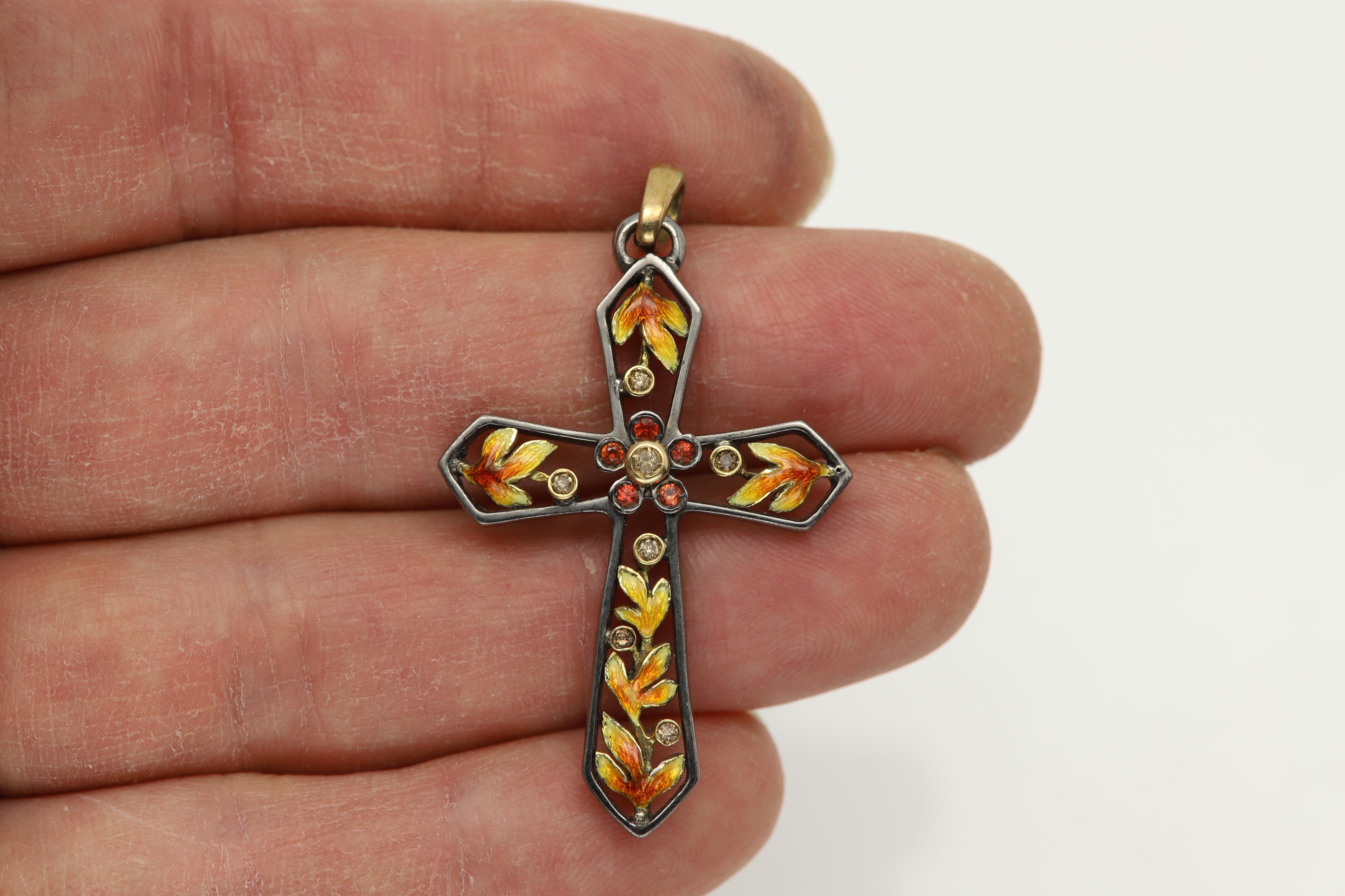 Croix Art nouveau en or jaune 18 carats, argent, diamants et saphirs en vente 8