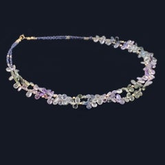 Collana a doppio filo in oro 14 carati di Nouveau Boutique con zaffiri fantasia a forma di briolette
