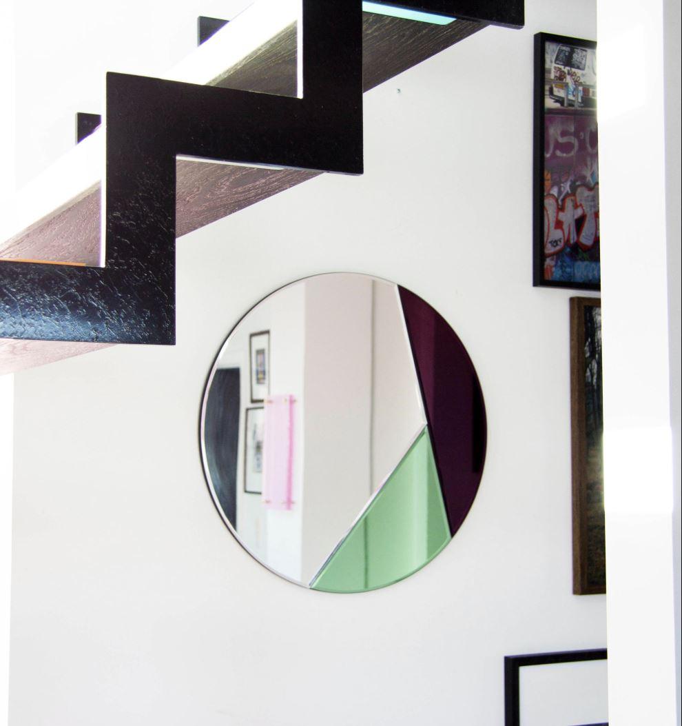 Nouveau design colorful mirror, NOUVEAU 65
Mirror
4mm faceted mirror on black painted MDF
Measures: Diameter 70 cm

NOUVEAU 65
The Nouveau round mirror series unites elegance with simplicity and is characterized by its geometric color